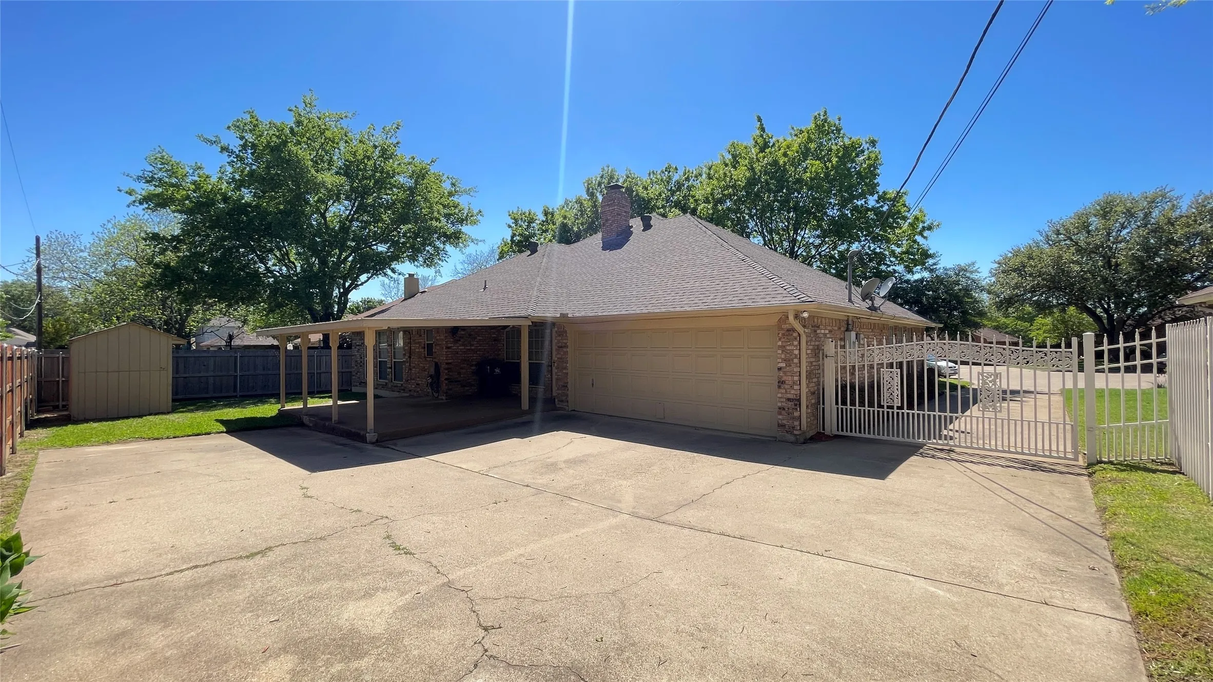 Single Family Residence For Rent in Tarrant County , 2709 Serenade Court, Arlington, Texas 76015, 3 Bedroom, 3 Bathroom, 2 Garage spaces, 2,186 Sqft, built in 1987, mls#21321805, Real Estate Agent in Arlington, Homes For Rent in Tarrant county, Homes For Rent in Arlington, Realtor in Arlington Texas, Real Estate Brokerage Independent Realty Texas, Luminita Cordes Realtor
