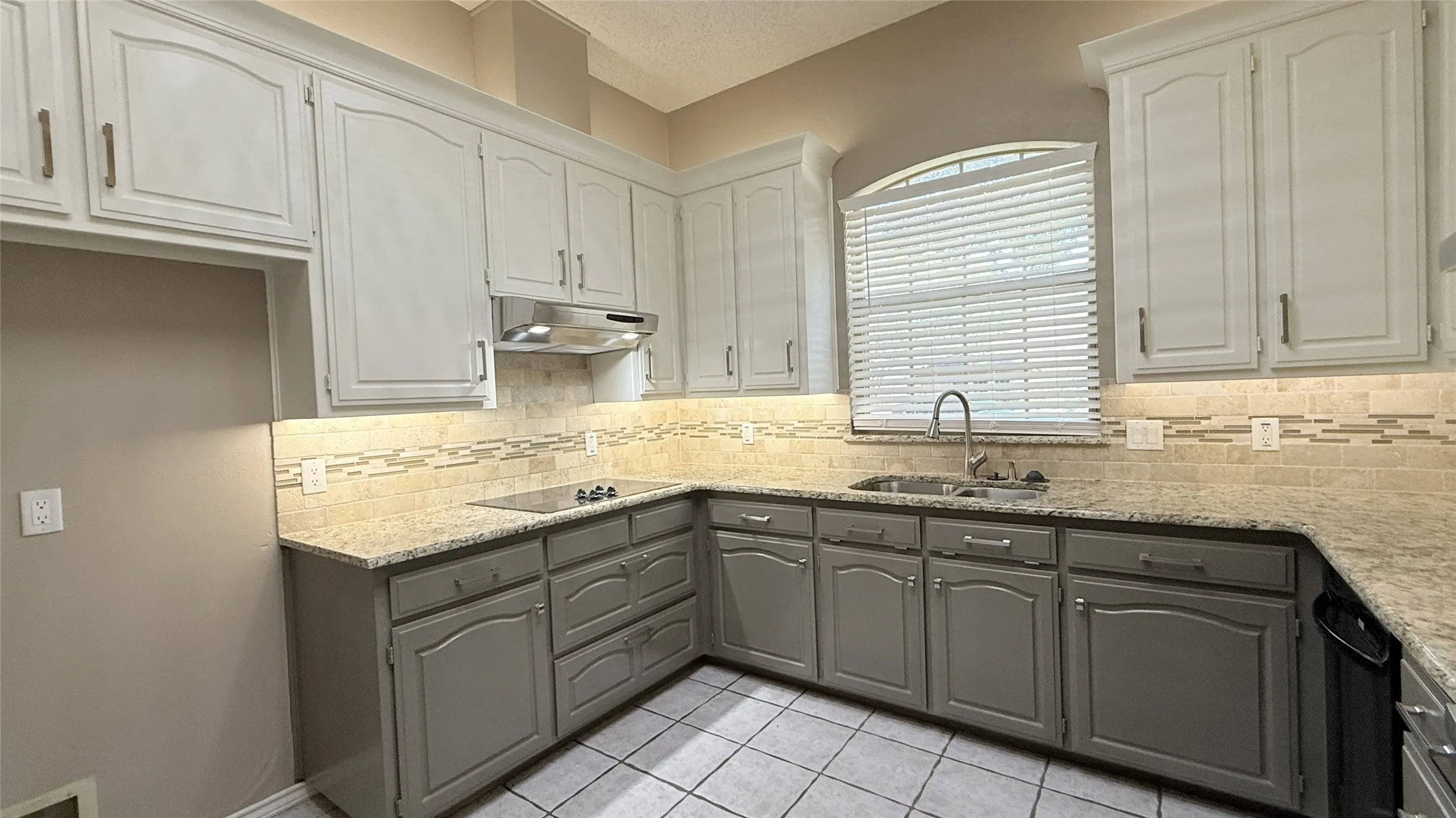 Single Family Residence For Rent in Tarrant County , 2709 Serenade Court, Arlington, Texas 76015, 3 Bedroom, 3 Bathroom, 2 Garage spaces, 2,186 Sqft, built in 1987, mls#21321805, Real Estate Agent in Arlington, Homes For Rent in Tarrant county, Homes For Rent in Arlington, Realtor in Arlington Texas, Real Estate Brokerage Independent Realty Texas, Luminita Cordes Realtor
