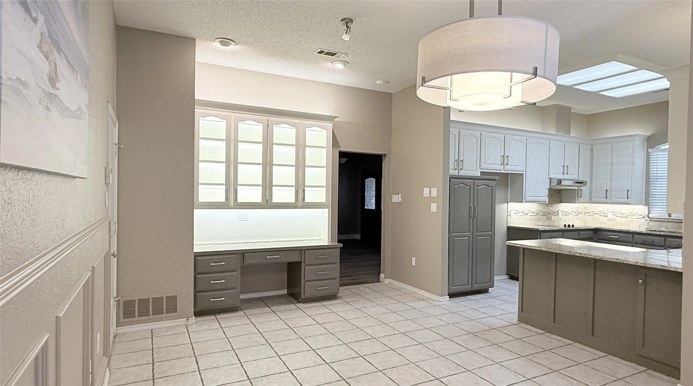 Single Family Residence For Rent in Tarrant County , 2709 Serenade Court, Arlington, Texas 76015, 3 Bedroom, 3 Bathroom, 2 Garage spaces, 2,186 Sqft, built in 1987, mls#21321805, Real Estate Agent in Arlington, Homes For Rent in Tarrant county, Homes For Rent in Arlington, Realtor in Arlington Texas, Real Estate Brokerage Independent Realty Texas, Luminita Cordes Realtor