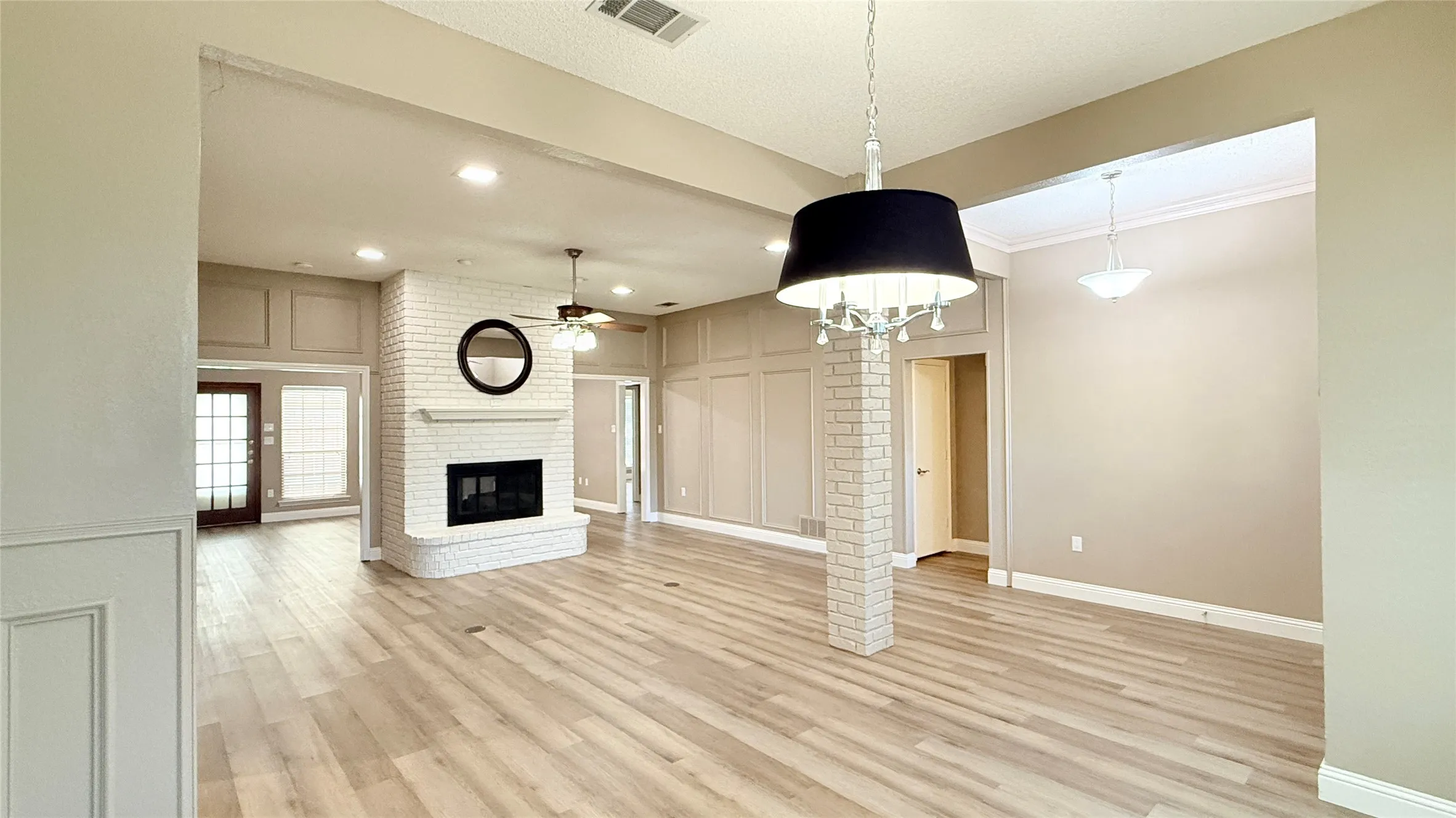 Single Family Residence For Rent in Tarrant County , 2709 Serenade Court, Arlington, Texas 76015, 3 Bedroom, 3 Bathroom, 2 Garage spaces, 2,186 Sqft, built in 1987, mls#21321805, Real Estate Agent in Arlington, Homes For Rent in Tarrant county, Homes For Rent in Arlington, Realtor in Arlington Texas, Real Estate Brokerage Independent Realty Texas, Luminita Cordes Realtor