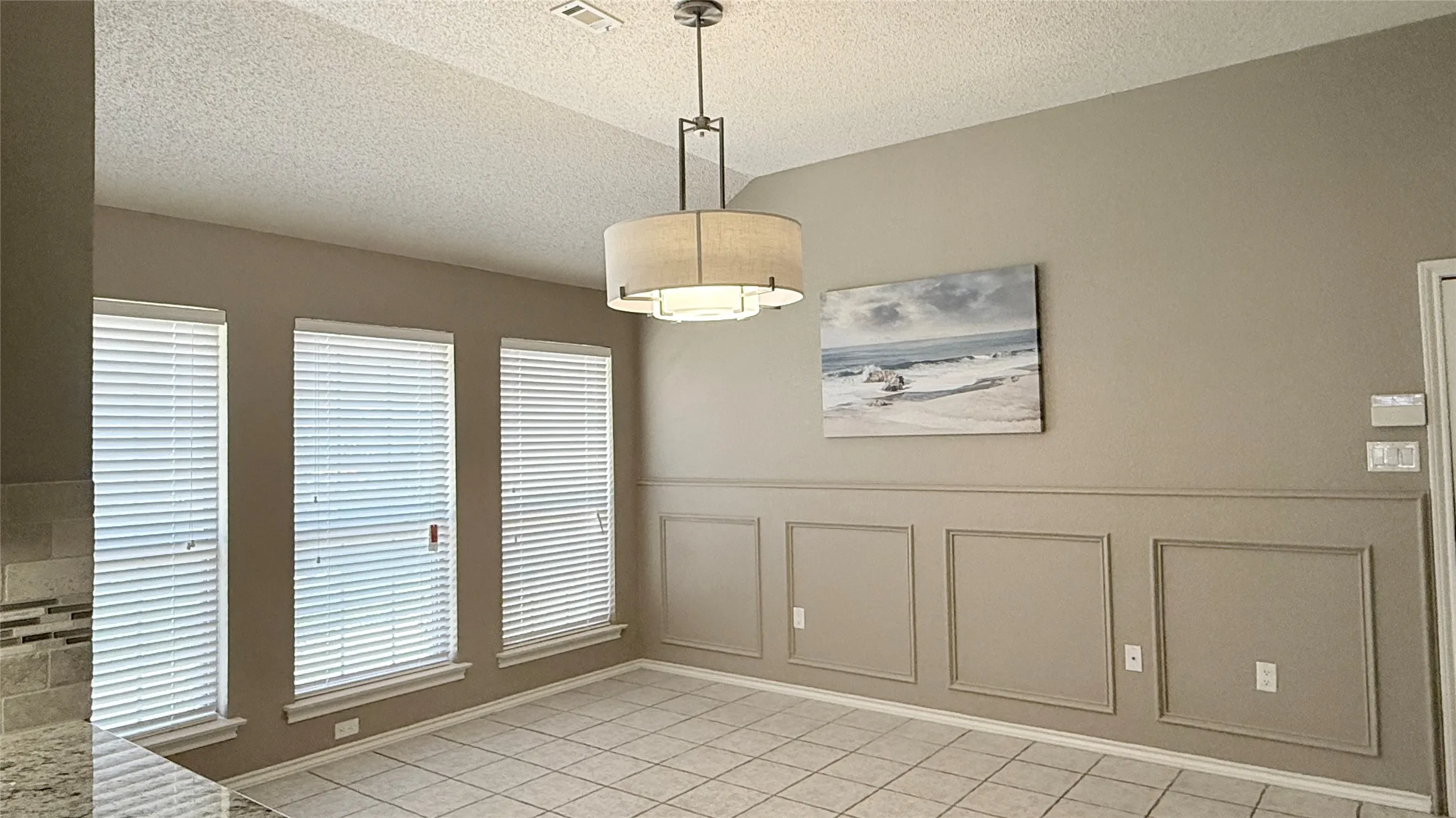 Single Family Residence For Rent in Tarrant County , 2709 Serenade Court, Arlington, Texas 76015, 3 Bedroom, 3 Bathroom, 2 Garage spaces, 2,186 Sqft, built in 1987, mls#21321805, Real Estate Agent in Arlington, Homes For Rent in Tarrant county, Homes For Rent in Arlington, Realtor in Arlington Texas, Real Estate Brokerage Independent Realty Texas, Luminita Cordes Realtor