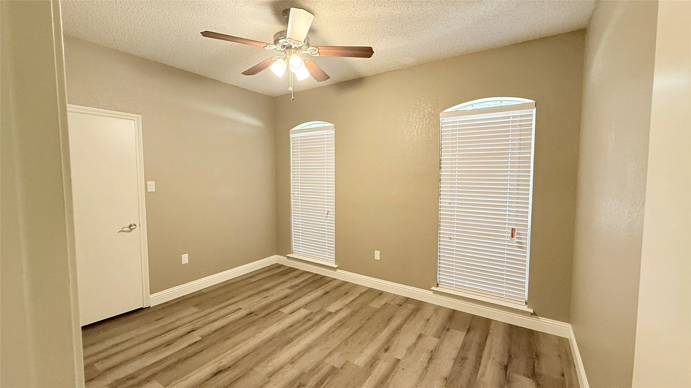 Single Family Residence For Rent in Tarrant County , 2709 Serenade Court, Arlington, Texas 76015, 3 Bedroom, 3 Bathroom, 2 Garage spaces, 2,186 Sqft, built in 1987, mls#21321805, Real Estate Agent in Arlington, Homes For Rent in Tarrant county, Homes For Rent in Arlington, Realtor in Arlington Texas, Real Estate Brokerage Independent Realty Texas, Luminita Cordes Realtor