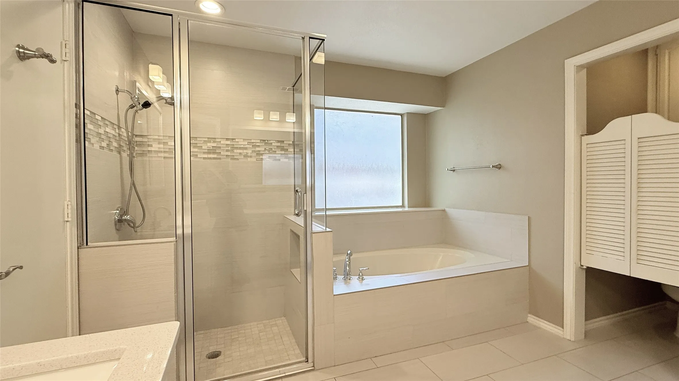 Single Family Residence For Rent in Tarrant County , 2709 Serenade Court, Arlington, Texas 76015, 3 Bedroom, 3 Bathroom, 2 Garage spaces, 2,186 Sqft, built in 1987, mls#21321805, Real Estate Agent in Arlington, Homes For Rent in Tarrant county, Homes For Rent in Arlington, Realtor in Arlington Texas, Real Estate Brokerage Independent Realty Texas, Luminita Cordes Realtor