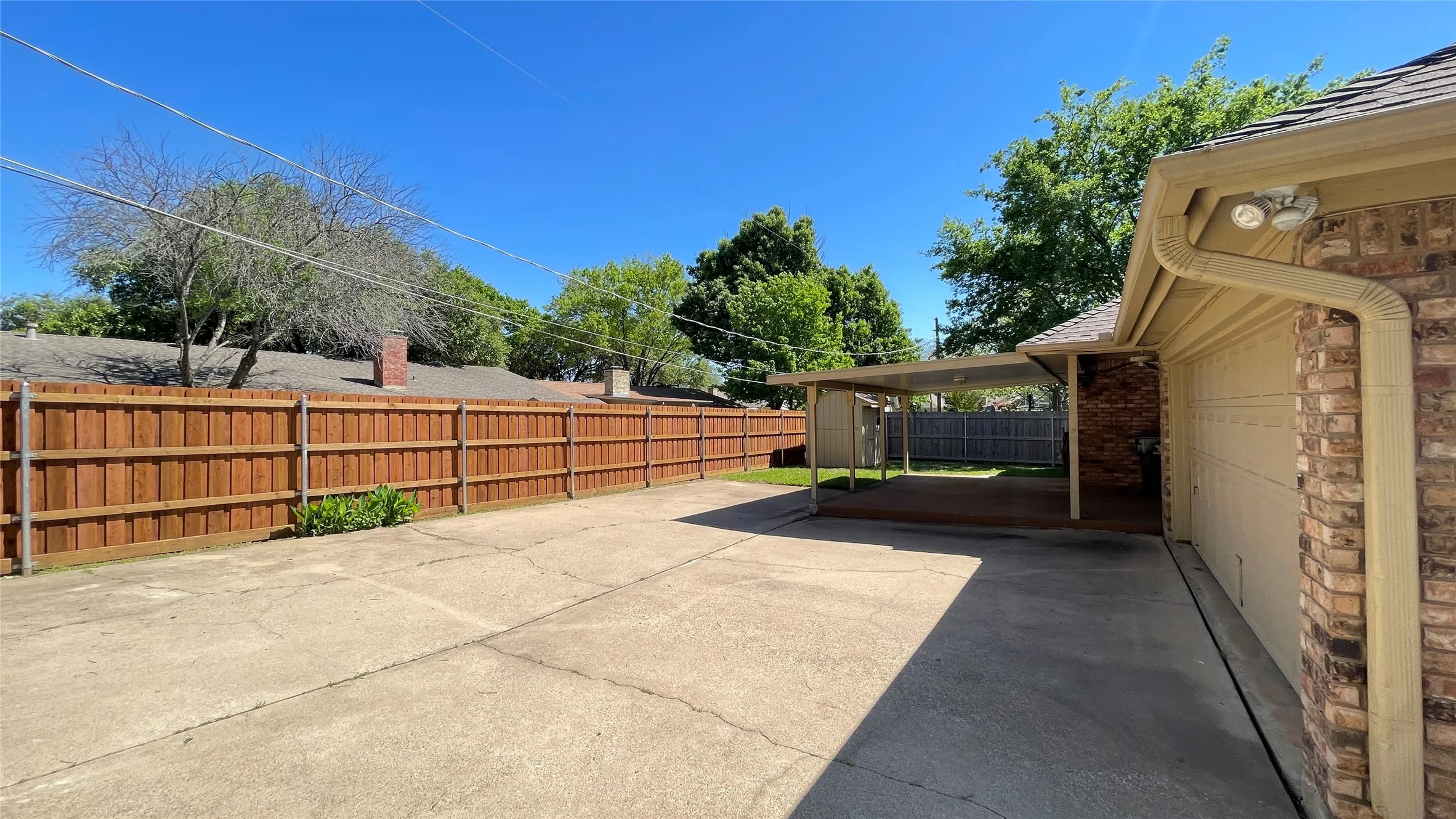 Single Family Residence For Rent in Tarrant County , 2709 Serenade Court, Arlington, Texas 76015, 3 Bedroom, 3 Bathroom, 2 Garage spaces, 2,186 Sqft, built in 1987, mls#21321805, Real Estate Agent in Arlington, Homes For Rent in Tarrant county, Homes For Rent in Arlington, Realtor in Arlington Texas, Real Estate Brokerage Independent Realty Texas, Luminita Cordes Realtor