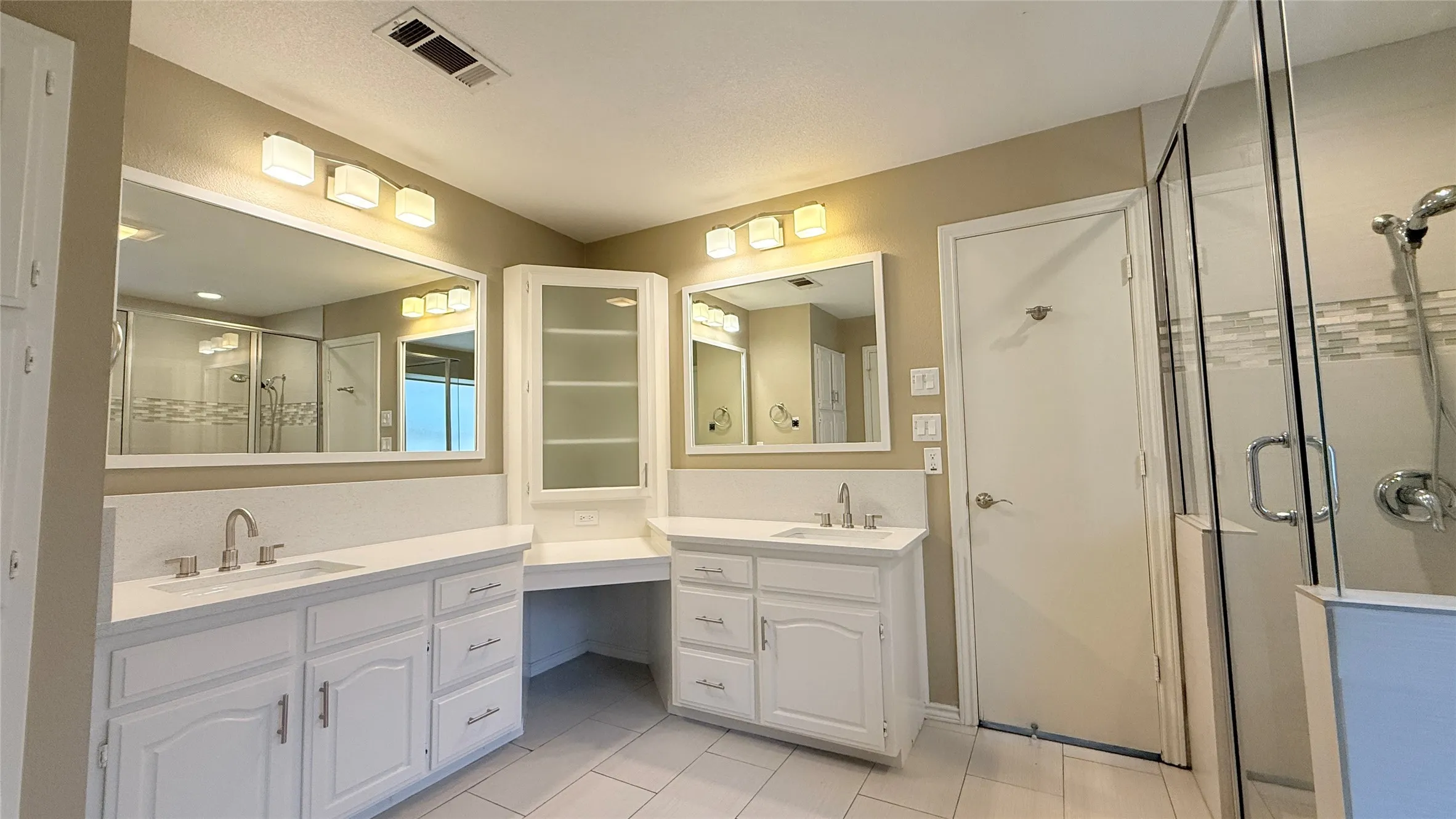 Single Family Residence For Rent in Tarrant County , 2709 Serenade Court, Arlington, Texas 76015, 3 Bedroom, 3 Bathroom, 2 Garage spaces, 2,186 Sqft, built in 1987, mls#21321805, Real Estate Agent in Arlington, Homes For Rent in Tarrant county, Homes For Rent in Arlington, Realtor in Arlington Texas, Real Estate Brokerage Independent Realty Texas, Luminita Cordes Realtor