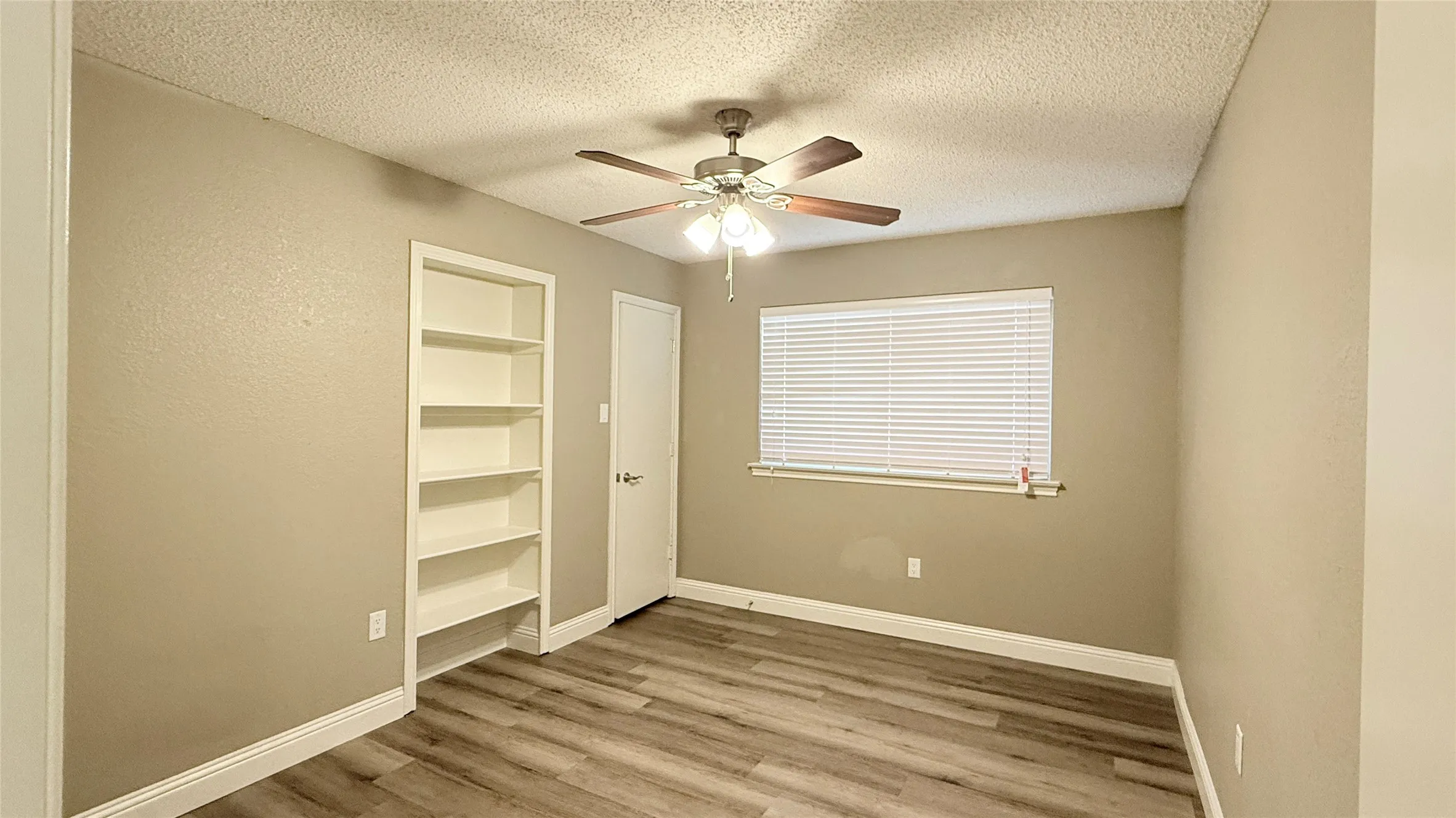 Single Family Residence For Rent in Tarrant County , 2709 Serenade Court, Arlington, Texas 76015, 3 Bedroom, 3 Bathroom, 2 Garage spaces, 2,186 Sqft, built in 1987, mls#21321805, Real Estate Agent in Arlington, Homes For Rent in Tarrant county, Homes For Rent in Arlington, Realtor in Arlington Texas, Real Estate Brokerage Independent Realty Texas, Luminita Cordes Realtor