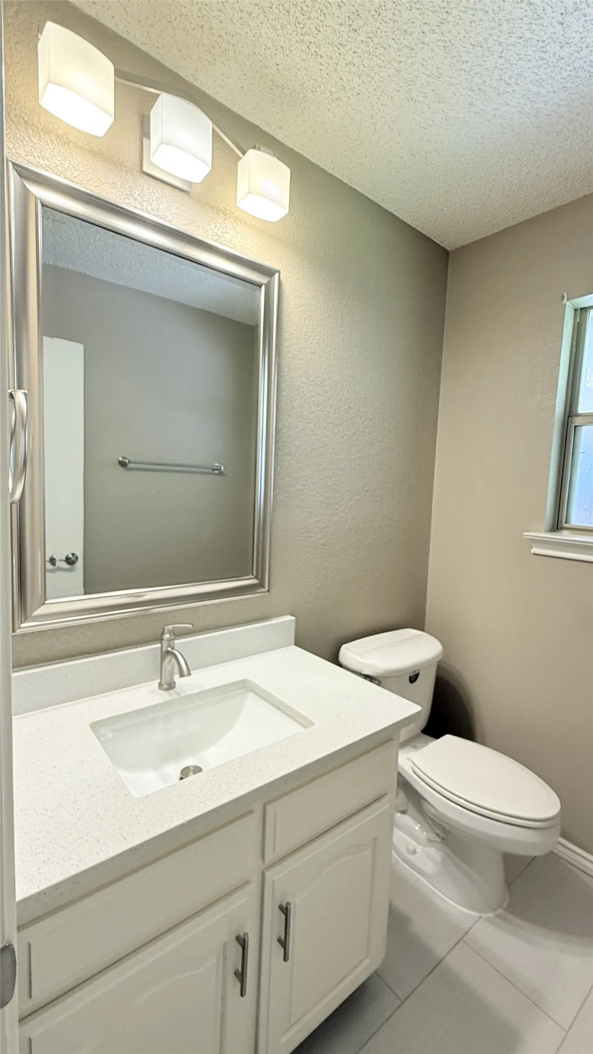 Single Family Residence For Rent in Tarrant County , 2709 Serenade Court, Arlington, Texas 76015, 3 Bedroom, 3 Bathroom, 2 Garage spaces, 2,186 Sqft, built in 1987, mls#21321805, Real Estate Agent in Arlington, Homes For Rent in Tarrant county, Homes For Rent in Arlington, Realtor in Arlington Texas, Real Estate Brokerage Independent Realty Texas, Luminita Cordes Realtor