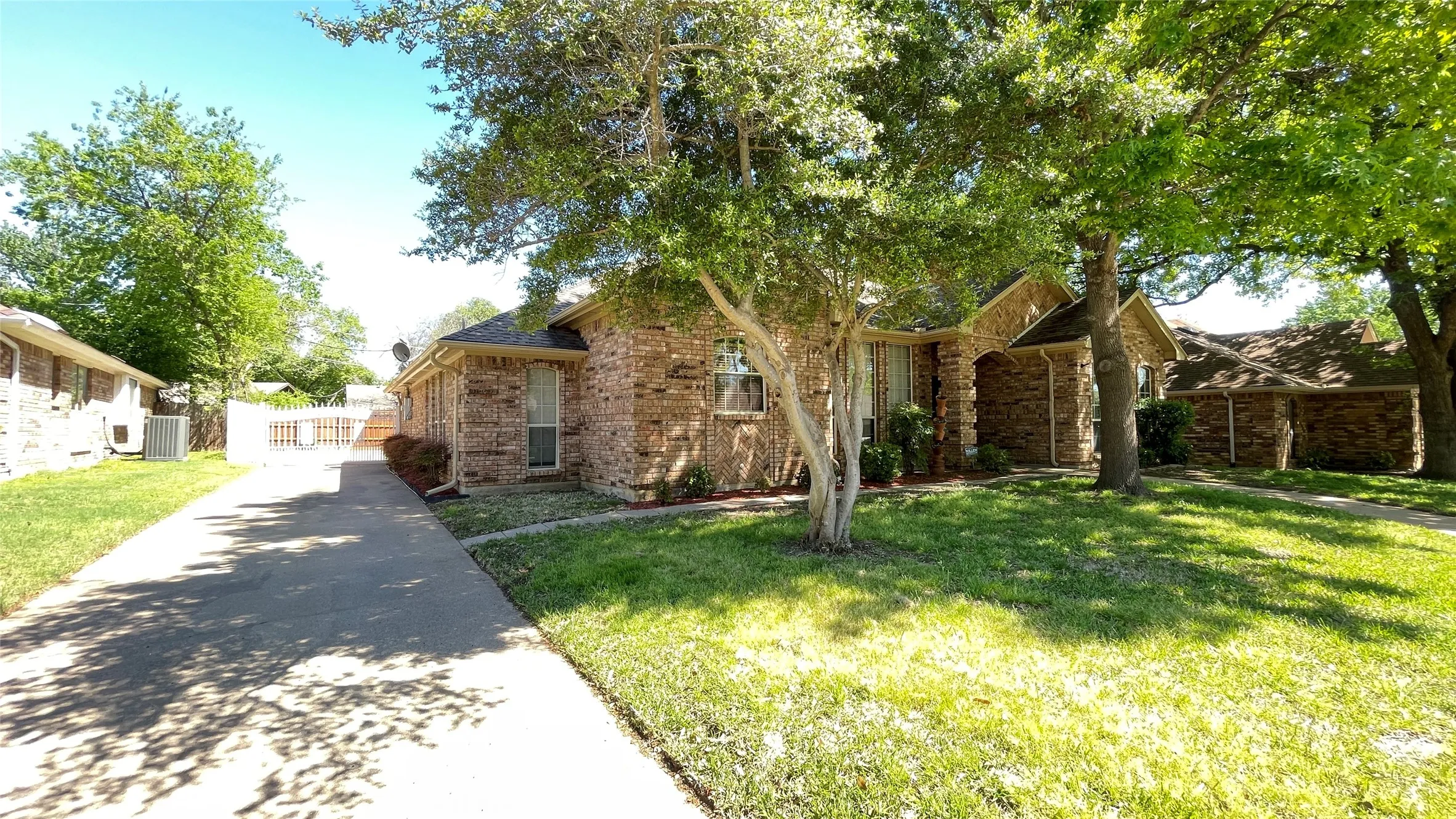 Single Family Residence For Rent in Tarrant County , 2709 Serenade Court, Arlington, Texas 76015, 3 Bedroom, 3 Bathroom, 2 Garage spaces, 2,186 Sqft, built in 1987, mls#21321805, Real Estate Agent in Arlington, Homes For Rent in Tarrant county, Homes For Rent in Arlington, Realtor in Arlington Texas, Real Estate Brokerage Independent Realty Texas, Luminita Cordes Realtor