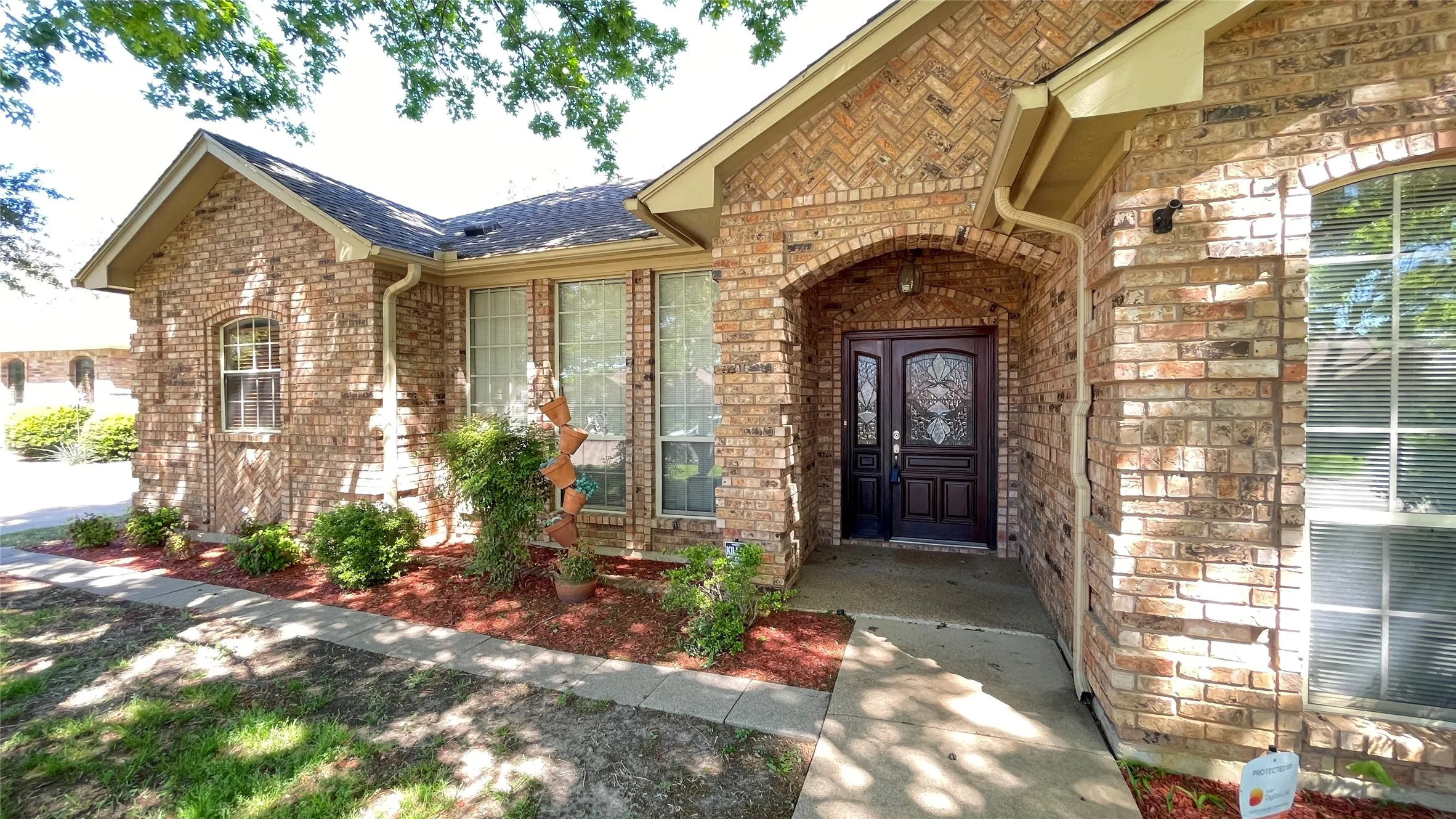 Single Family Residence For Rent in Tarrant County , 2709 Serenade Court, Arlington, Texas 76015, 3 Bedroom, 3 Bathroom, 2 Garage spaces, 2,186 Sqft, built in 1987, mls#21321805, Real Estate Agent in Arlington, Homes For Rent in Tarrant county, Homes For Rent in Arlington, Realtor in Arlington Texas, Real Estate Brokerage Independent Realty Texas, Luminita Cordes Realtor