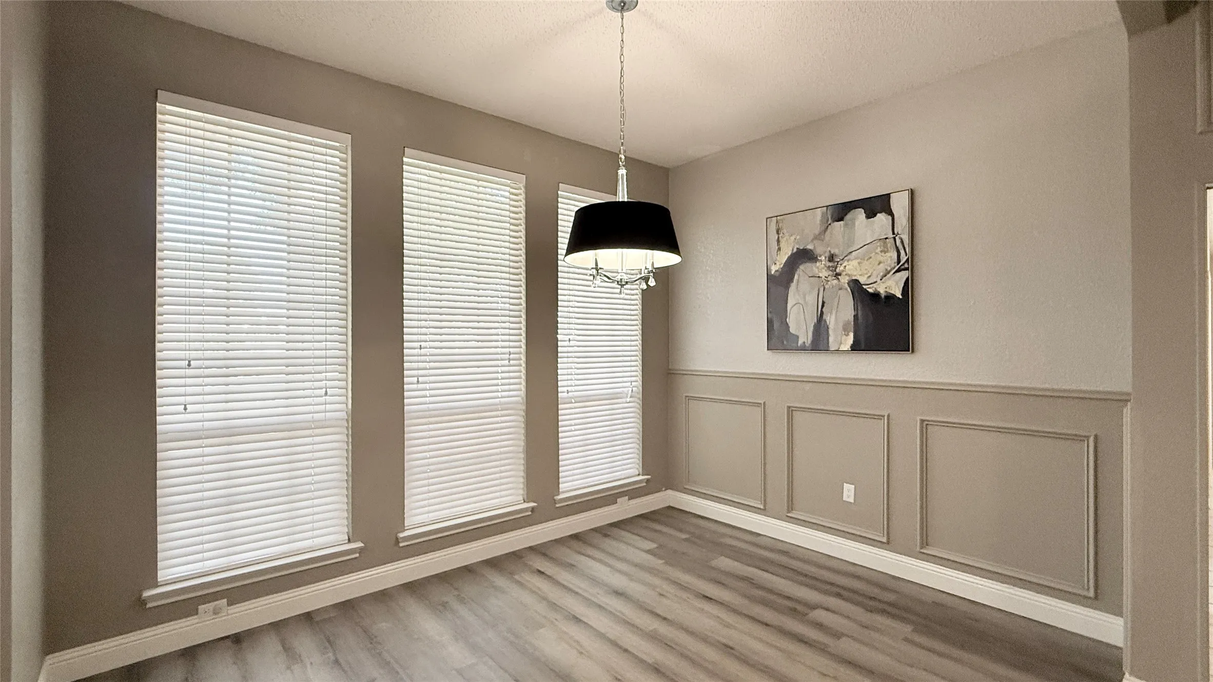 Single Family Residence For Rent in Tarrant County , 2709 Serenade Court, Arlington, Texas 76015, 3 Bedroom, 3 Bathroom, 2 Garage spaces, 2,186 Sqft, built in 1987, mls#21321805, Real Estate Agent in Arlington, Homes For Rent in Tarrant county, Homes For Rent in Arlington, Realtor in Arlington Texas, Real Estate Brokerage Independent Realty Texas, Luminita Cordes Realtor