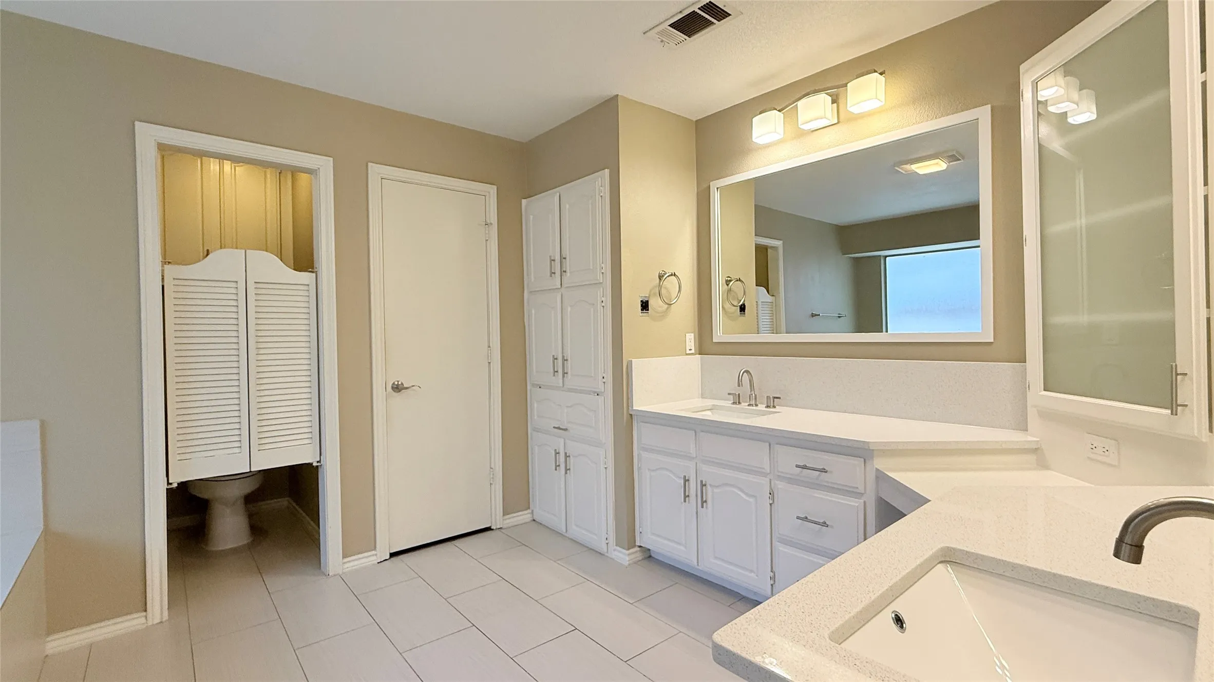 Single Family Residence For Rent in Tarrant County , 2709 Serenade Court, Arlington, Texas 76015, 3 Bedroom, 3 Bathroom, 2 Garage spaces, 2,186 Sqft, built in 1987, mls#21321805, Real Estate Agent in Arlington, Homes For Rent in Tarrant county, Homes For Rent in Arlington, Realtor in Arlington Texas, Real Estate Brokerage Independent Realty Texas, Luminita Cordes Realtor