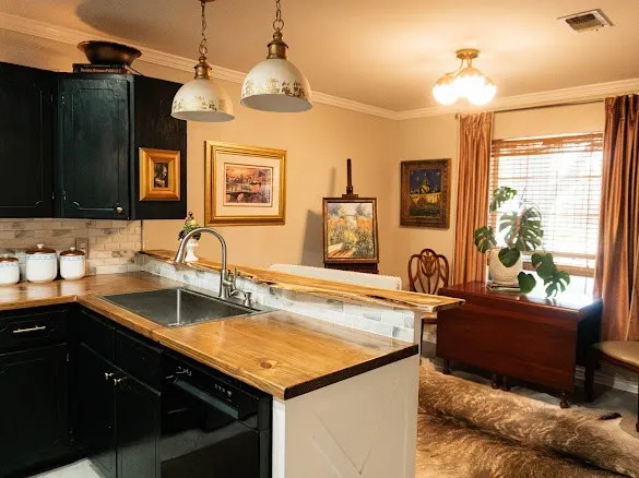 Kitchen with Breakfast nook
