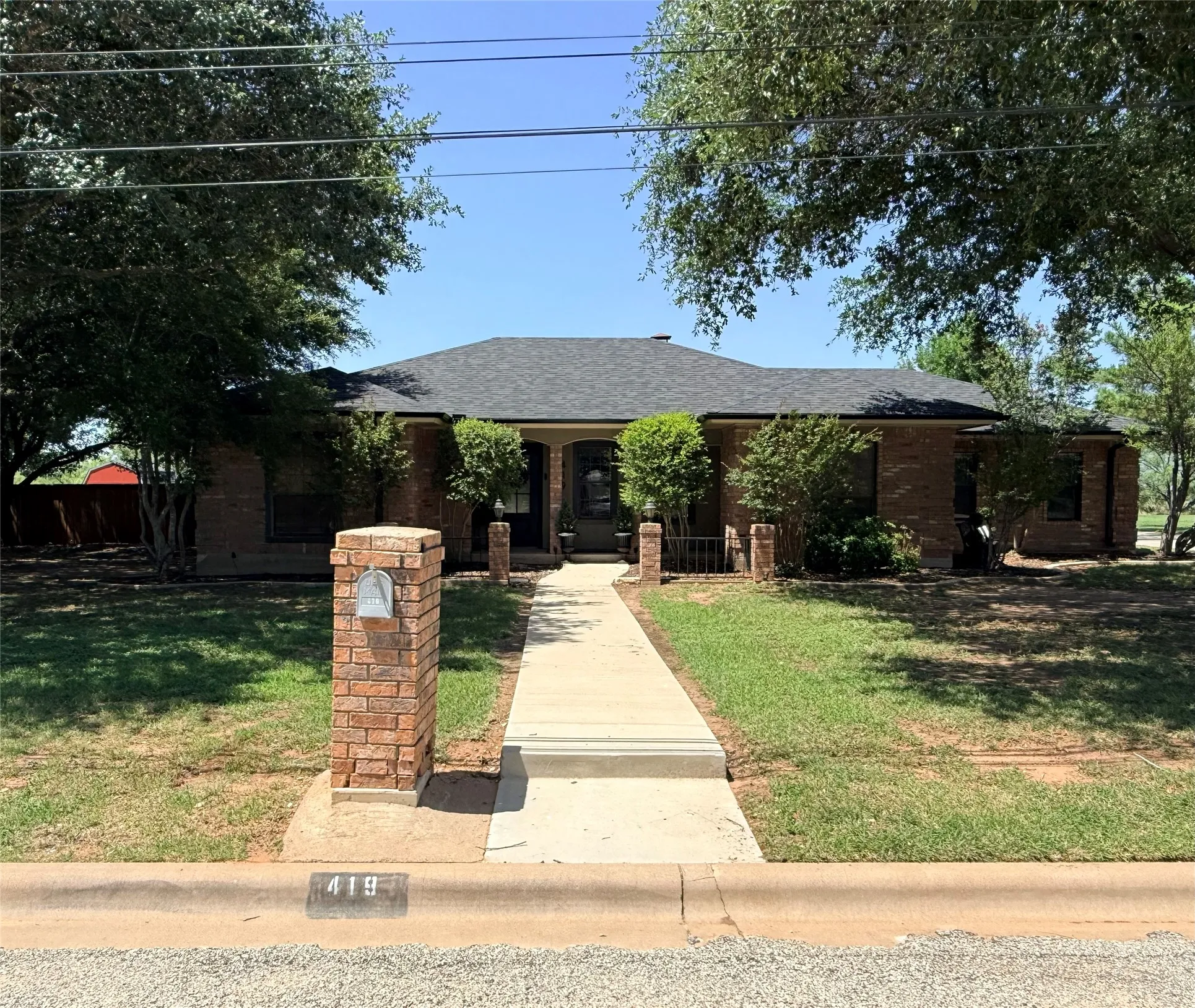 Single Family Residence For Sale in Brown County , 419 Windcrest Drive, Early, Texas 76802, 3 Bedroom, 2 Bathroom, 2 Garage spaces, 1,905 Sqft, built in 1994, mls#21321873, Real Estate Agent in Early, Homes For Sale in Brown county, Homes For Sale in Early, Realtor in Early Texas, Real Estate Brokerage Independent Realty Texas, Luminita Cordes Realtor