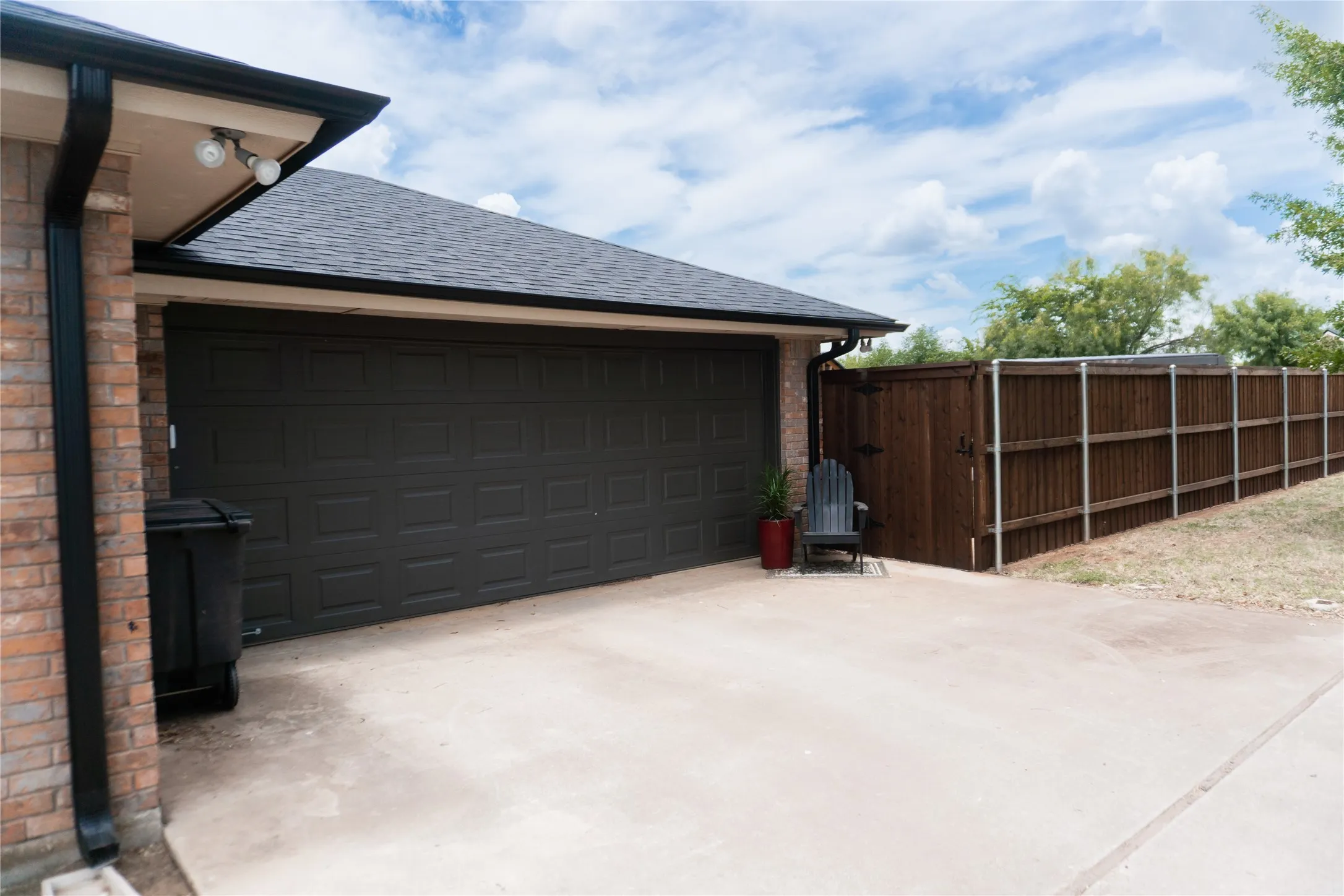 Single Family Residence For Sale in Brown County , 419 Windcrest Drive, Early, Texas 76802, 3 Bedroom, 2 Bathroom, 2 Garage spaces, 1,905 Sqft, built in 1994, mls#21321873, Real Estate Agent in Early, Homes For Sale in Brown county, Homes For Sale in Early, Realtor in Early Texas, Real Estate Brokerage Independent Realty Texas, Luminita Cordes Realtor