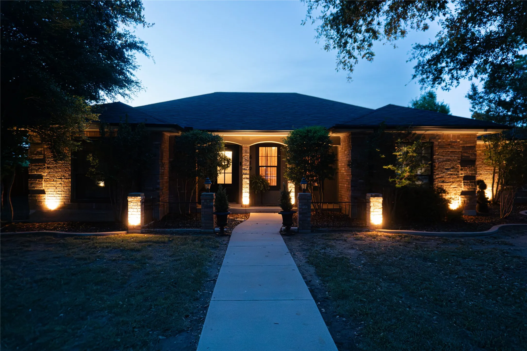 Single Family Residence For Sale in Brown County , 419 Windcrest Drive, Early, Texas 76802, 3 Bedroom, 2 Bathroom, 2 Garage spaces, 1,905 Sqft, built in 1994, mls#21321873, Real Estate Agent in Early, Homes For Sale in Brown county, Homes For Sale in Early, Realtor in Early Texas, Real Estate Brokerage Independent Realty Texas, Luminita Cordes Realtor