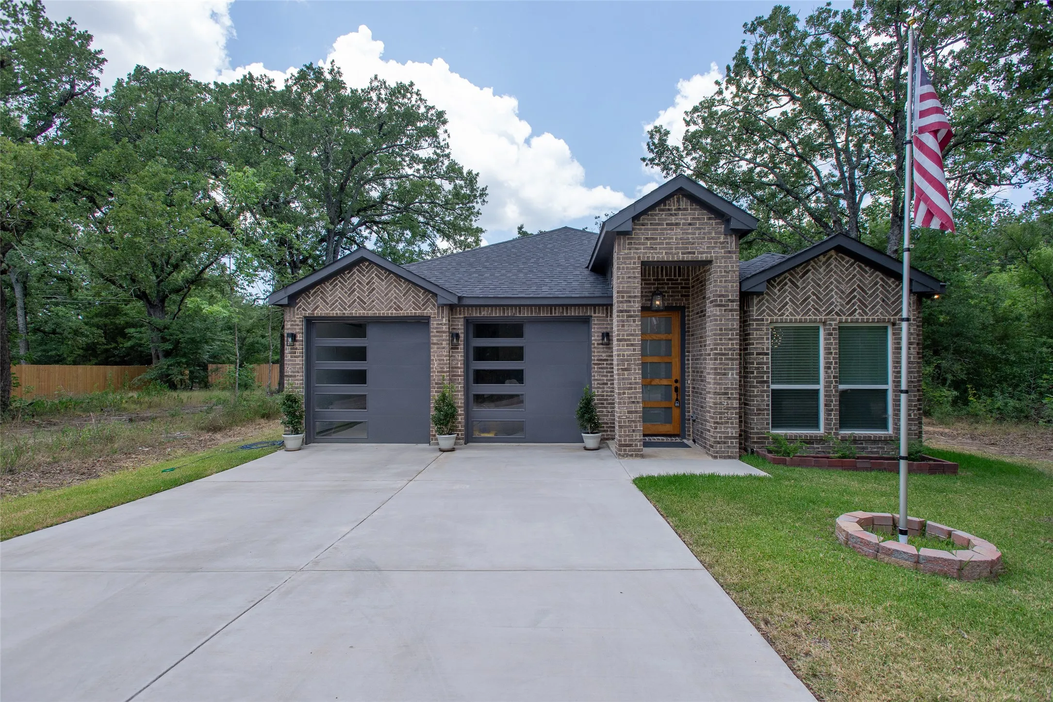 Single Family Residence For Sale in Henderson County , 119 Driftwood Drive, Trinidad, Texas 75163, 3 Bedroom, 2 Bathroom, 2 Garage spaces, 1,645 Sqft, built in 2025, mls#21321832, Real Estate Agent in Trinidad, Homes For Sale in Henderson county, Homes For Sale in Trinidad, Realtor in Trinidad Texas, Real Estate Brokerage Independent Realty Texas, Luminita Cordes Realtor