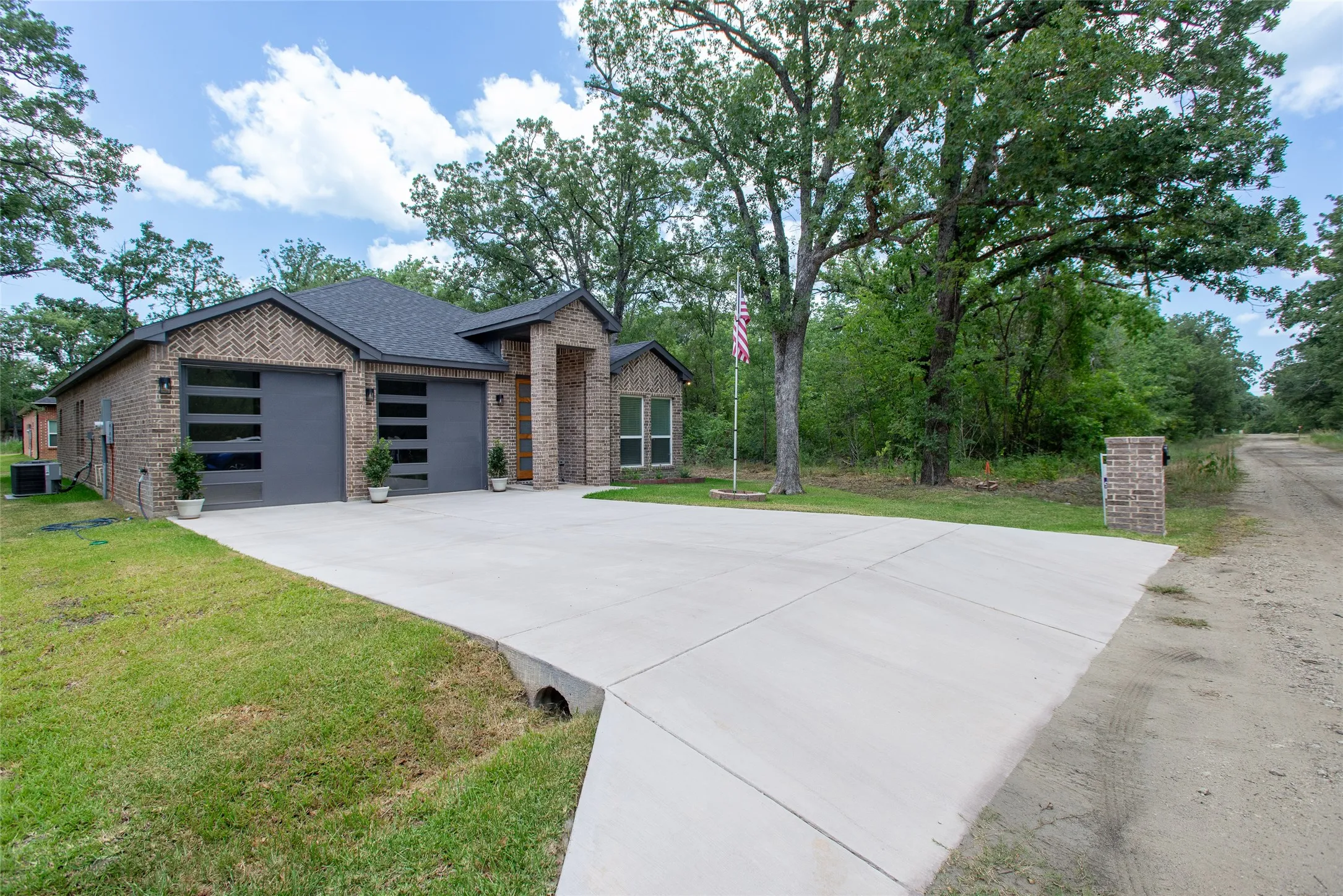 Single Family Residence For Sale in Henderson County , 119 Driftwood Drive, Trinidad, Texas 75163, 3 Bedroom, 2 Bathroom, 2 Garage spaces, 1,645 Sqft, built in 2025, mls#21321832, Real Estate Agent in Trinidad, Homes For Sale in Henderson county, Homes For Sale in Trinidad, Realtor in Trinidad Texas, Real Estate Brokerage Independent Realty Texas, Luminita Cordes Realtor