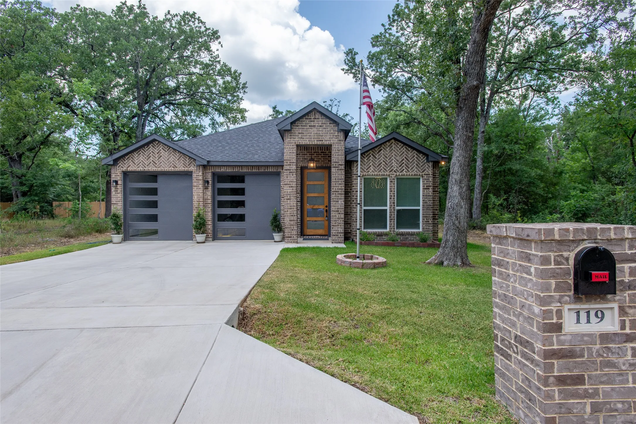 Single Family Residence For Sale in Henderson County , 119 Driftwood Drive, Trinidad, Texas 75163, 3 Bedroom, 2 Bathroom, 2 Garage spaces, 1,645 Sqft, built in 2025, mls#21321832, Real Estate Agent in Trinidad, Homes For Sale in Henderson county, Homes For Sale in Trinidad, Realtor in Trinidad Texas, Real Estate Brokerage Independent Realty Texas, Luminita Cordes Realtor