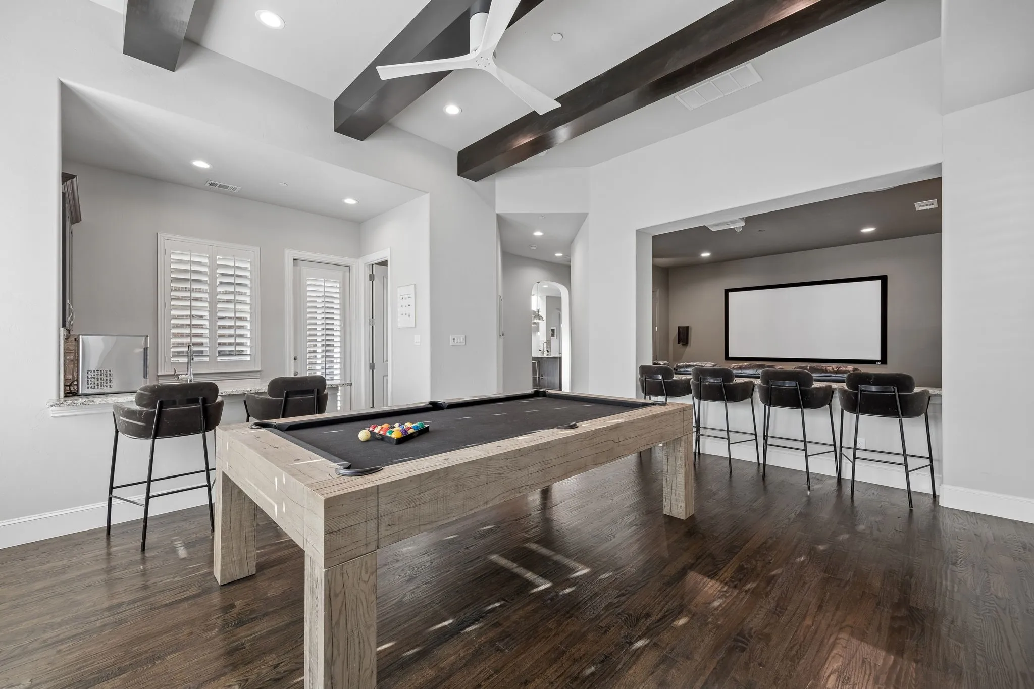 Single Family Residence For Sale in Tarrant County , 1008 Lexington Terrace, Southlake, Texas 76092, 5 Bedroom, 7 Bathroom, 4 Garage spaces, 6,365 Sqft, built in 2015, mls#21321721, Real Estate Agent in Southlake, Homes For Sale in Tarrant county, Homes For Sale in Southlake, Realtor in Southlake Texas, Real Estate Brokerage Independent Realty Texas, Luminita Cordes Realtor