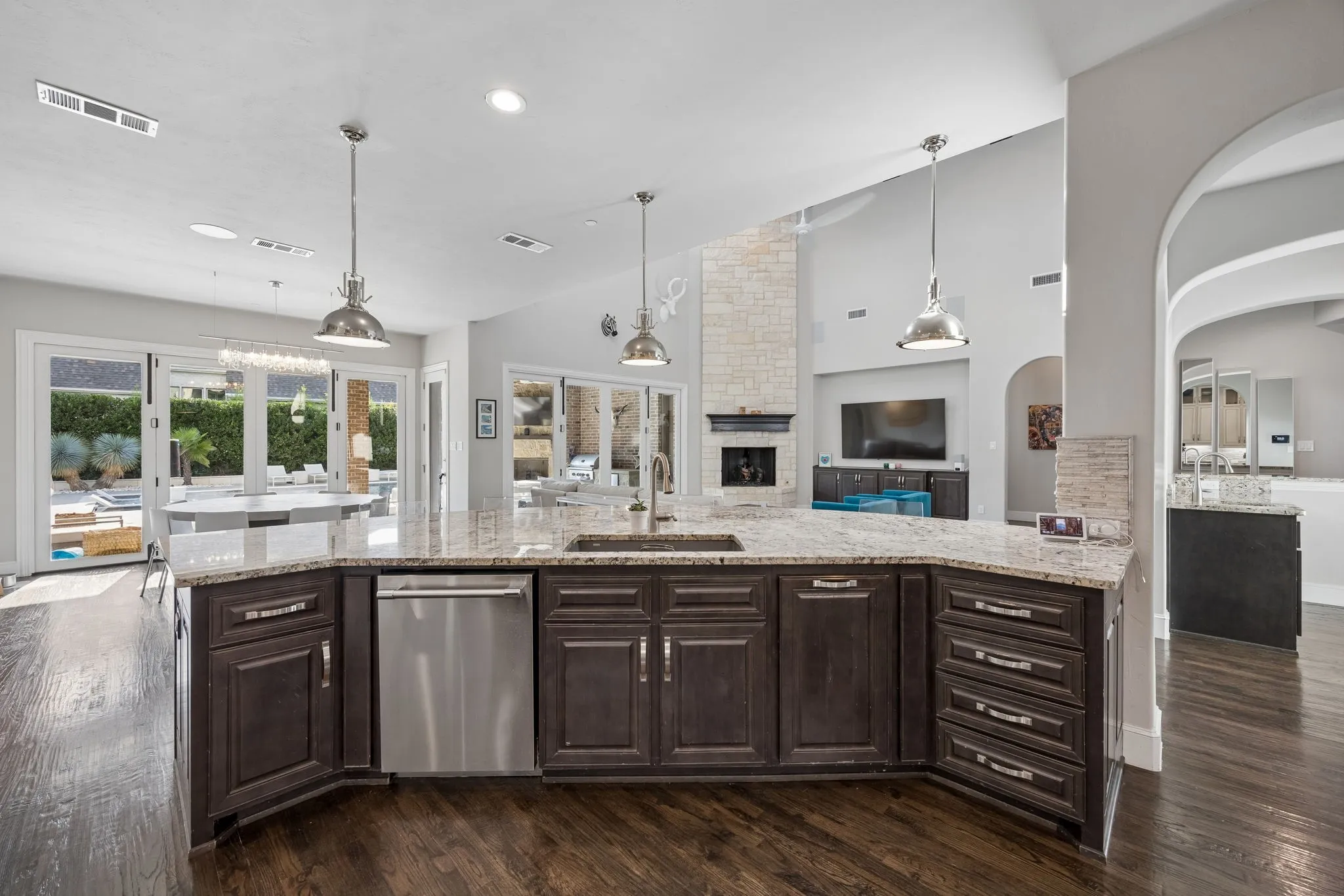 Single Family Residence For Sale in Tarrant County , 1008 Lexington Terrace, Southlake, Texas 76092, 5 Bedroom, 7 Bathroom, 4 Garage spaces, 6,365 Sqft, built in 2015, mls#21321721, Real Estate Agent in Southlake, Homes For Sale in Tarrant county, Homes For Sale in Southlake, Realtor in Southlake Texas, Real Estate Brokerage Independent Realty Texas, Luminita Cordes Realtor