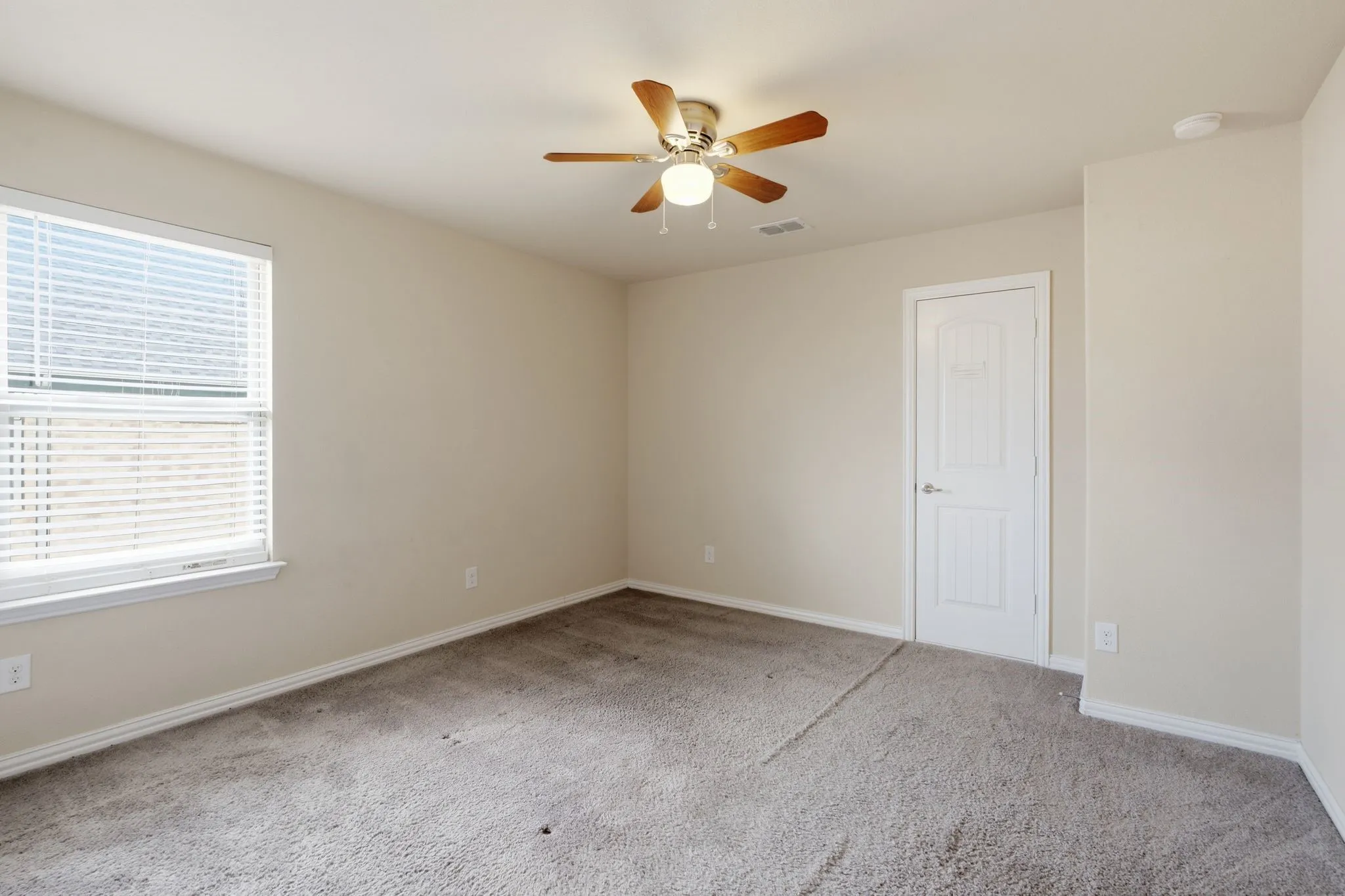Single Family Residence For Sale in Denton County , 3052 Seabrook Drive, Little Elm, Texas 75068, 5 Bedroom, 3 Bathroom, 2 Garage spaces, 3,240 Sqft, built in 2014, mls#21321883, Real Estate Agent in Little Elm, Homes For Sale in Denton county, Homes For Sale in Little Elm, Realtor in Little Elm Texas, Real Estate Brokerage Independent Realty Texas, Luminita Cordes Realtor