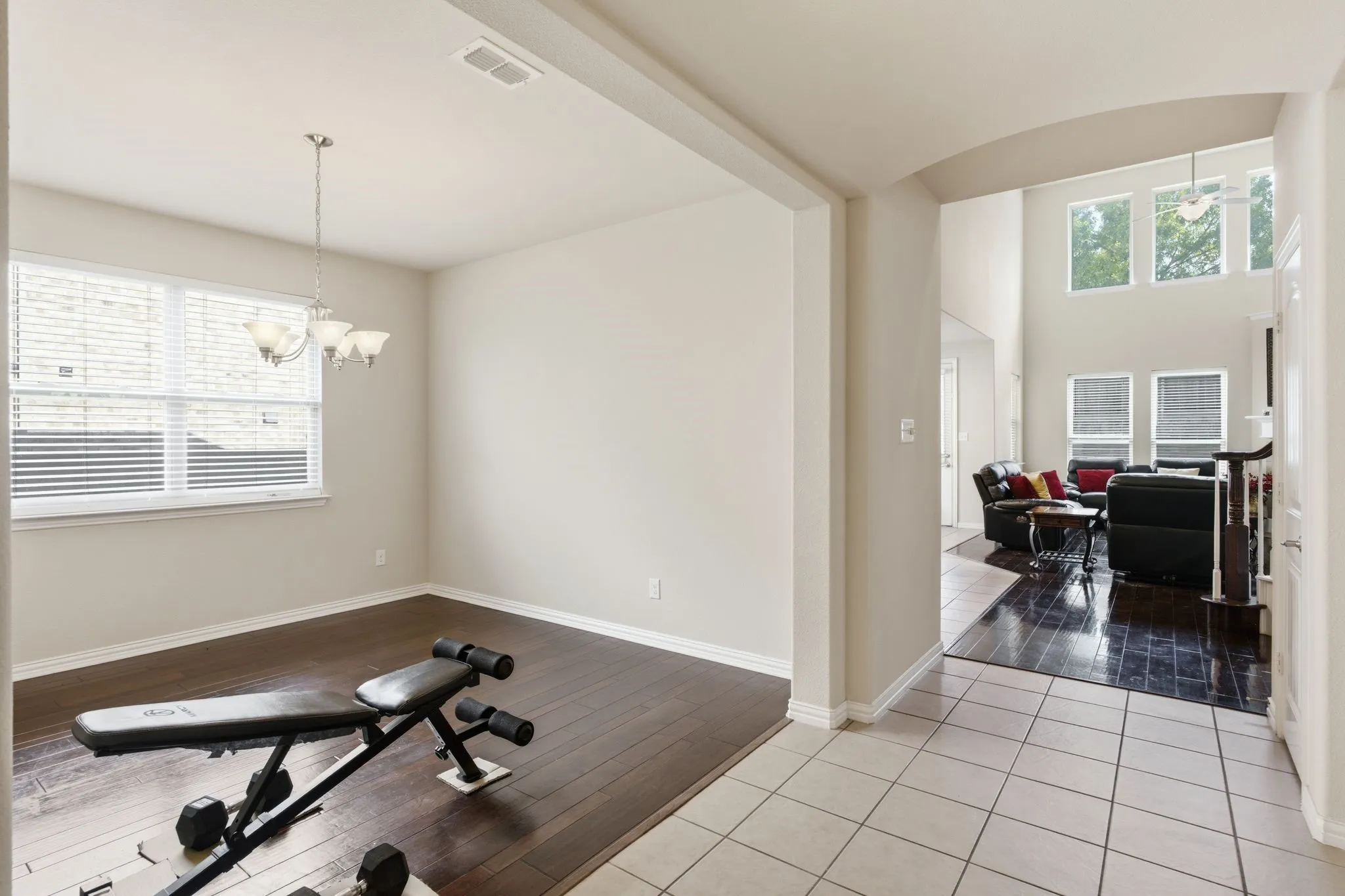 Single Family Residence For Sale in Denton County , 3052 Seabrook Drive, Little Elm, Texas 75068, 5 Bedroom, 3 Bathroom, 2 Garage spaces, 3,240 Sqft, built in 2014, mls#21321883, Real Estate Agent in Little Elm, Homes For Sale in Denton county, Homes For Sale in Little Elm, Realtor in Little Elm Texas, Real Estate Brokerage Independent Realty Texas, Luminita Cordes Realtor