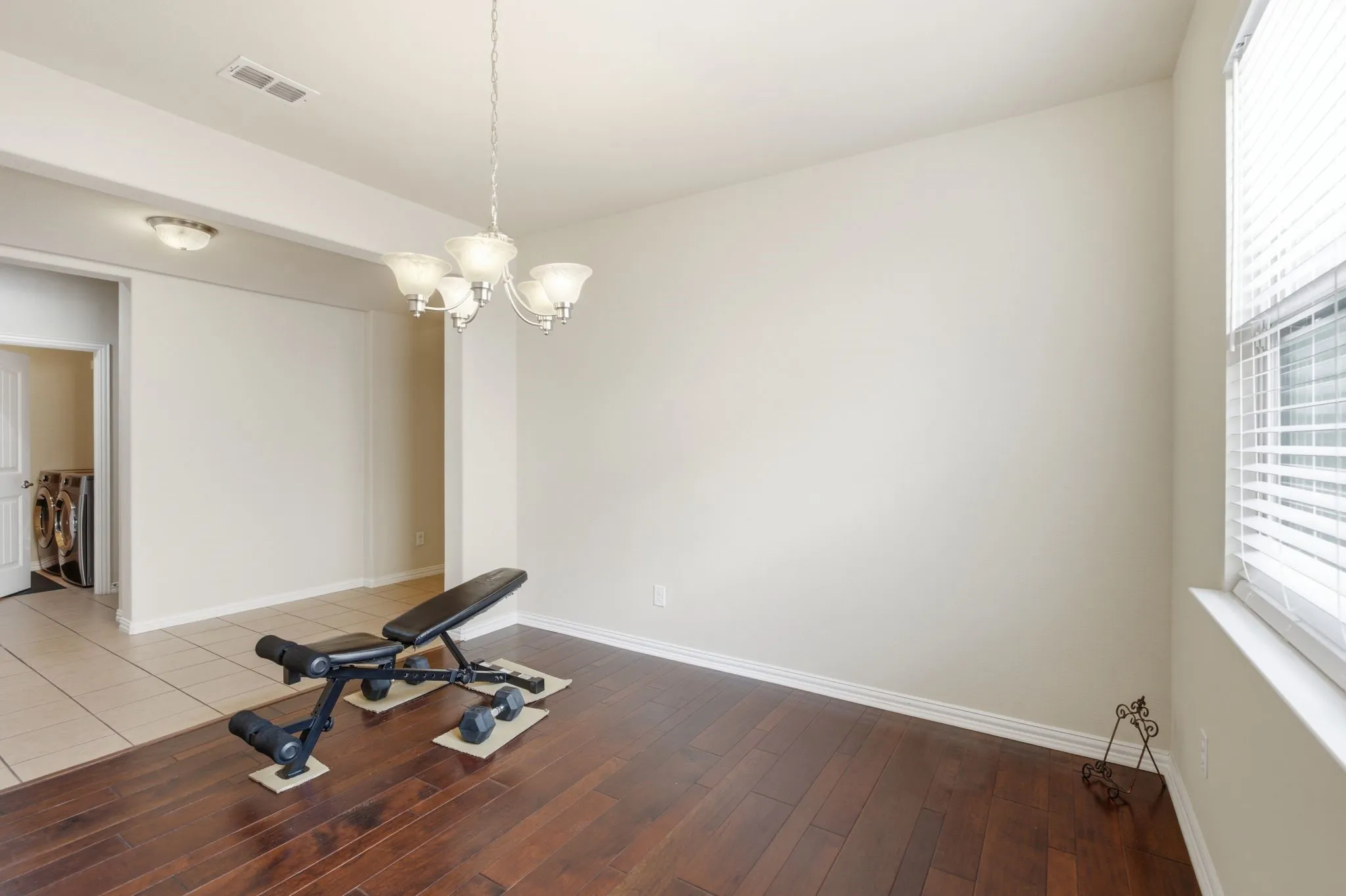 Single Family Residence For Sale in Denton County , 3052 Seabrook Drive, Little Elm, Texas 75068, 5 Bedroom, 3 Bathroom, 2 Garage spaces, 3,240 Sqft, built in 2014, mls#21321883, Real Estate Agent in Little Elm, Homes For Sale in Denton county, Homes For Sale in Little Elm, Realtor in Little Elm Texas, Real Estate Brokerage Independent Realty Texas, Luminita Cordes Realtor
