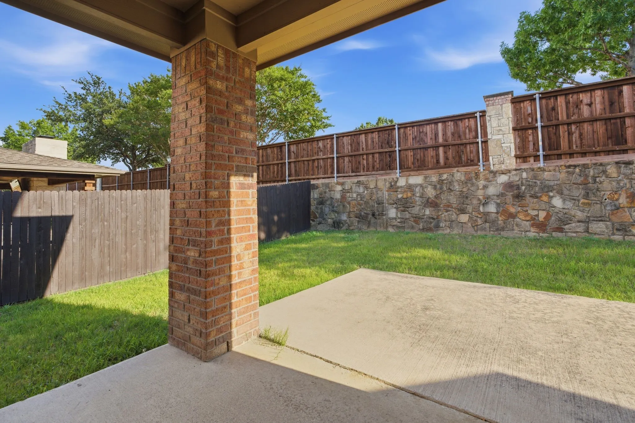 Single Family Residence For Sale in Denton County , 3052 Seabrook Drive, Little Elm, Texas 75068, 5 Bedroom, 3 Bathroom, 2 Garage spaces, 3,240 Sqft, built in 2014, mls#21321883, Real Estate Agent in Little Elm, Homes For Sale in Denton county, Homes For Sale in Little Elm, Realtor in Little Elm Texas, Real Estate Brokerage Independent Realty Texas, Luminita Cordes Realtor