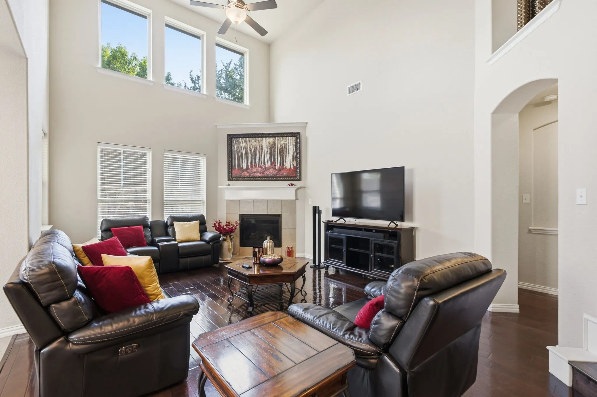 Single Family Residence For Sale in Denton County , 3052 Seabrook Drive, Little Elm, Texas 75068, 5 Bedroom, 3 Bathroom, 2 Garage spaces, 3,240 Sqft, built in 2014, mls#21321883, Real Estate Agent in Little Elm, Homes For Sale in Denton county, Homes For Sale in Little Elm, Realtor in Little Elm Texas, Real Estate Brokerage Independent Realty Texas, Luminita Cordes Realtor