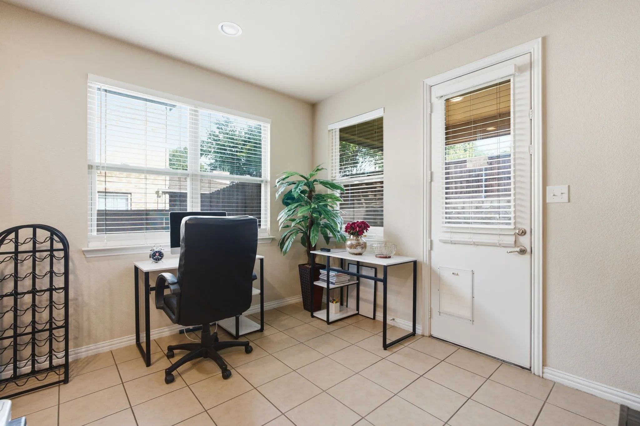 Single Family Residence For Sale in Denton County , 3052 Seabrook Drive, Little Elm, Texas 75068, 5 Bedroom, 3 Bathroom, 2 Garage spaces, 3,240 Sqft, built in 2014, mls#21321883, Real Estate Agent in Little Elm, Homes For Sale in Denton county, Homes For Sale in Little Elm, Realtor in Little Elm Texas, Real Estate Brokerage Independent Realty Texas, Luminita Cordes Realtor