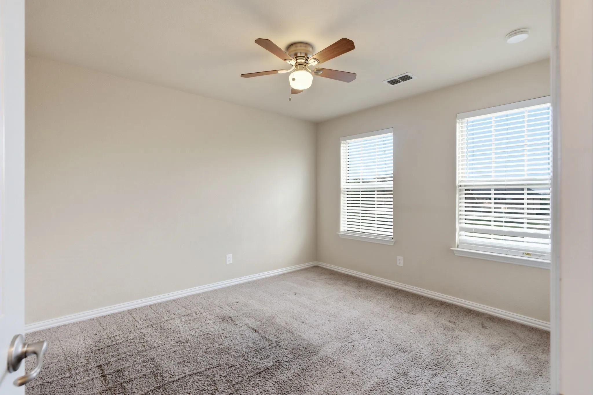 Single Family Residence For Sale in Denton County , 3052 Seabrook Drive, Little Elm, Texas 75068, 5 Bedroom, 3 Bathroom, 2 Garage spaces, 3,240 Sqft, built in 2014, mls#21321883, Real Estate Agent in Little Elm, Homes For Sale in Denton county, Homes For Sale in Little Elm, Realtor in Little Elm Texas, Real Estate Brokerage Independent Realty Texas, Luminita Cordes Realtor
