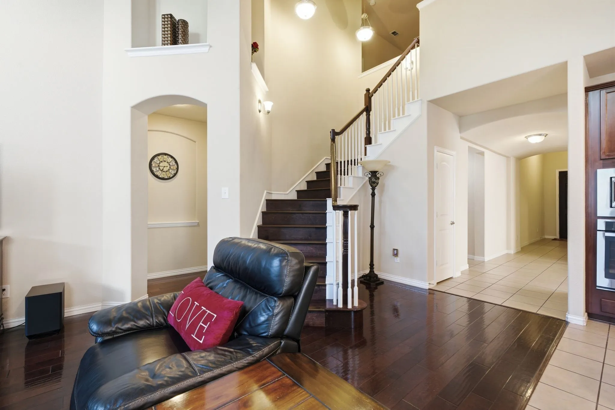 Now, let's go up the stairs.