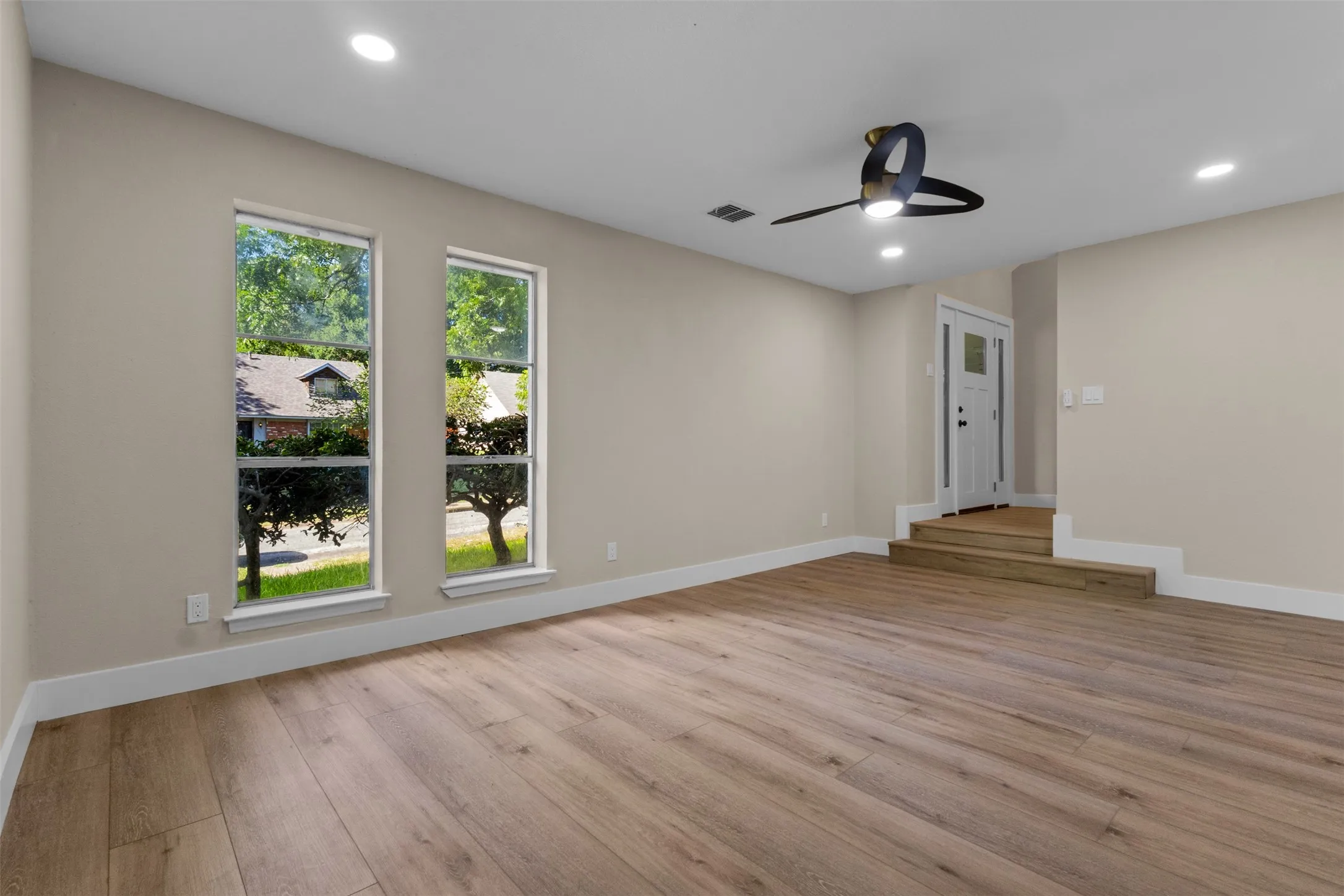 Single Family Residence For Sale in Dallas County , 1631 Windchime Drive, Dallas, Texas 75224, 4 Bedroom, 3 Bathroom, 2 Garage spaces, 1,986 Sqft, built in 1968, mls#21321623, Real Estate Agent in Dallas, Homes For Sale in Dallas county, Homes For Sale in Dallas, Realtor in Dallas Texas, Real Estate Brokerage Independent Realty Texas, Luminita Cordes Realtor