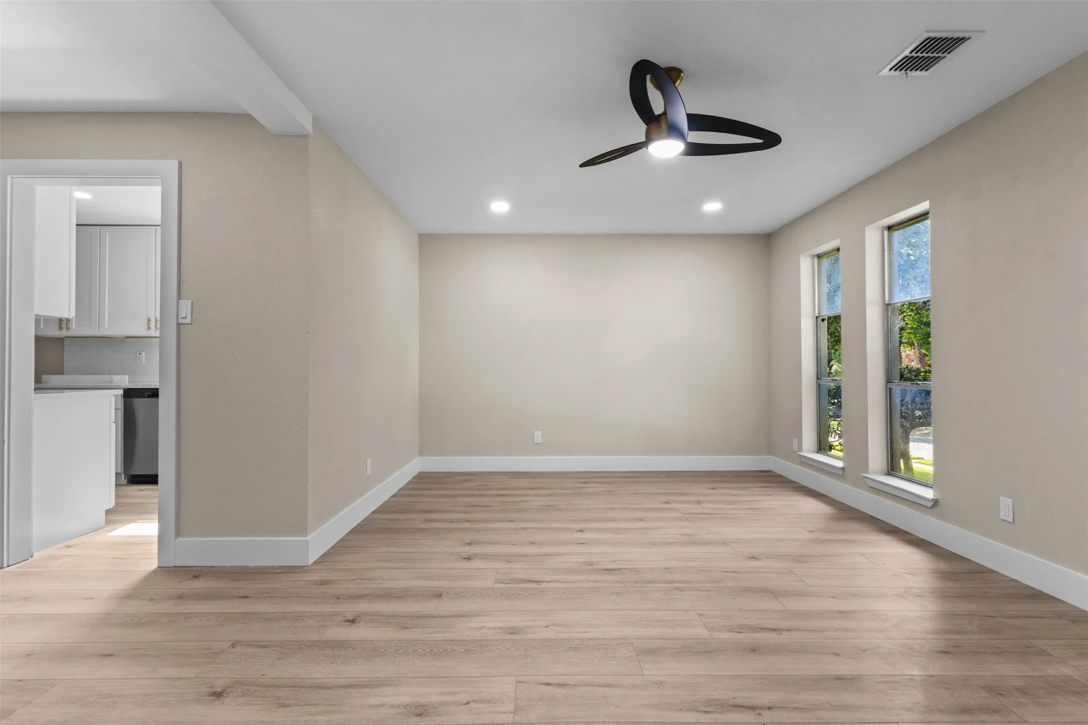 Single Family Residence For Sale in Dallas County , 1631 Windchime Drive, Dallas, Texas 75224, 4 Bedroom, 3 Bathroom, 2 Garage spaces, 1,986 Sqft, built in 1968, mls#21321623, Real Estate Agent in Dallas, Homes For Sale in Dallas county, Homes For Sale in Dallas, Realtor in Dallas Texas, Real Estate Brokerage Independent Realty Texas, Luminita Cordes Realtor