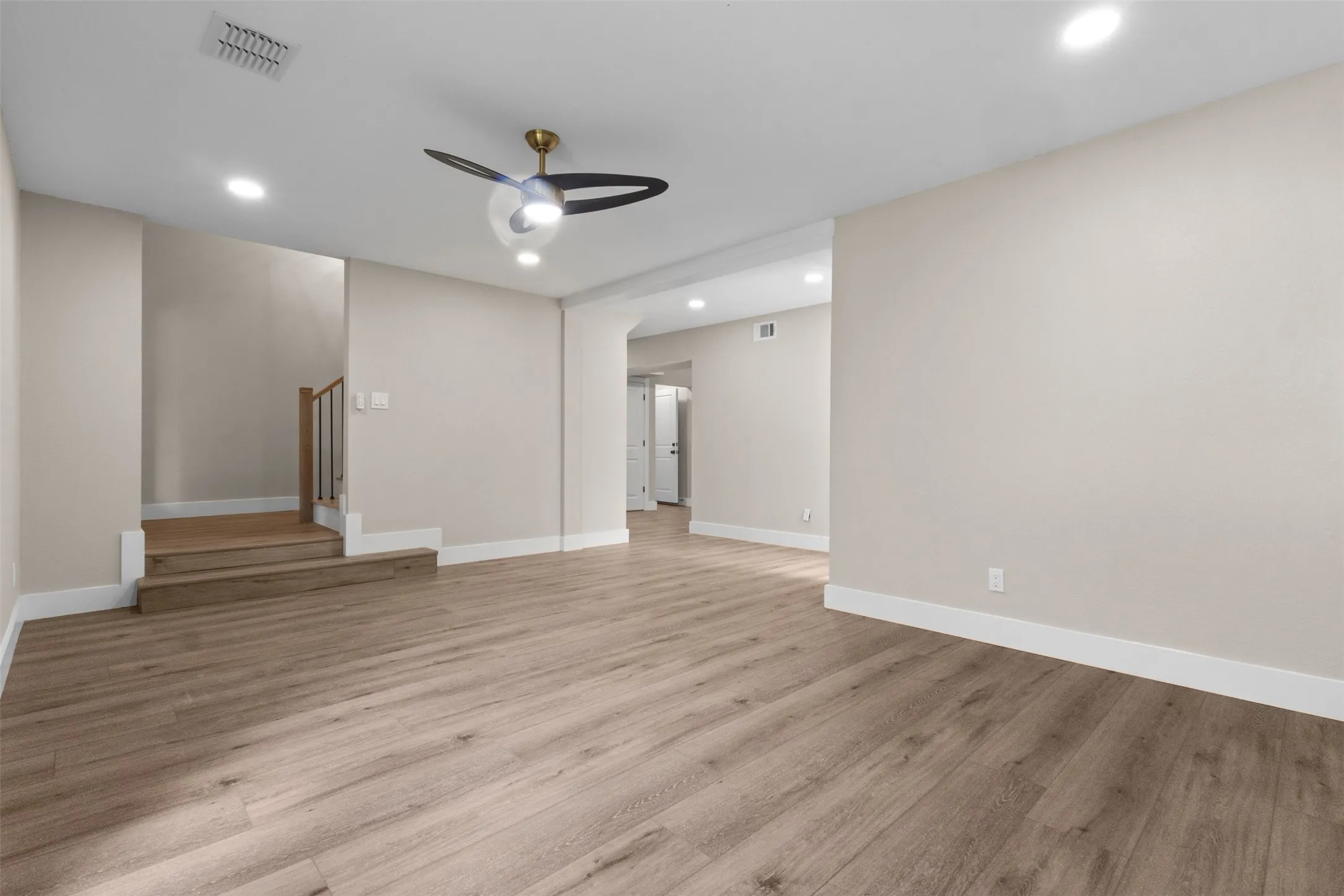Single Family Residence For Sale in Dallas County , 1631 Windchime Drive, Dallas, Texas 75224, 4 Bedroom, 3 Bathroom, 2 Garage spaces, 1,986 Sqft, built in 1968, mls#21321623, Real Estate Agent in Dallas, Homes For Sale in Dallas county, Homes For Sale in Dallas, Realtor in Dallas Texas, Real Estate Brokerage Independent Realty Texas, Luminita Cordes Realtor
