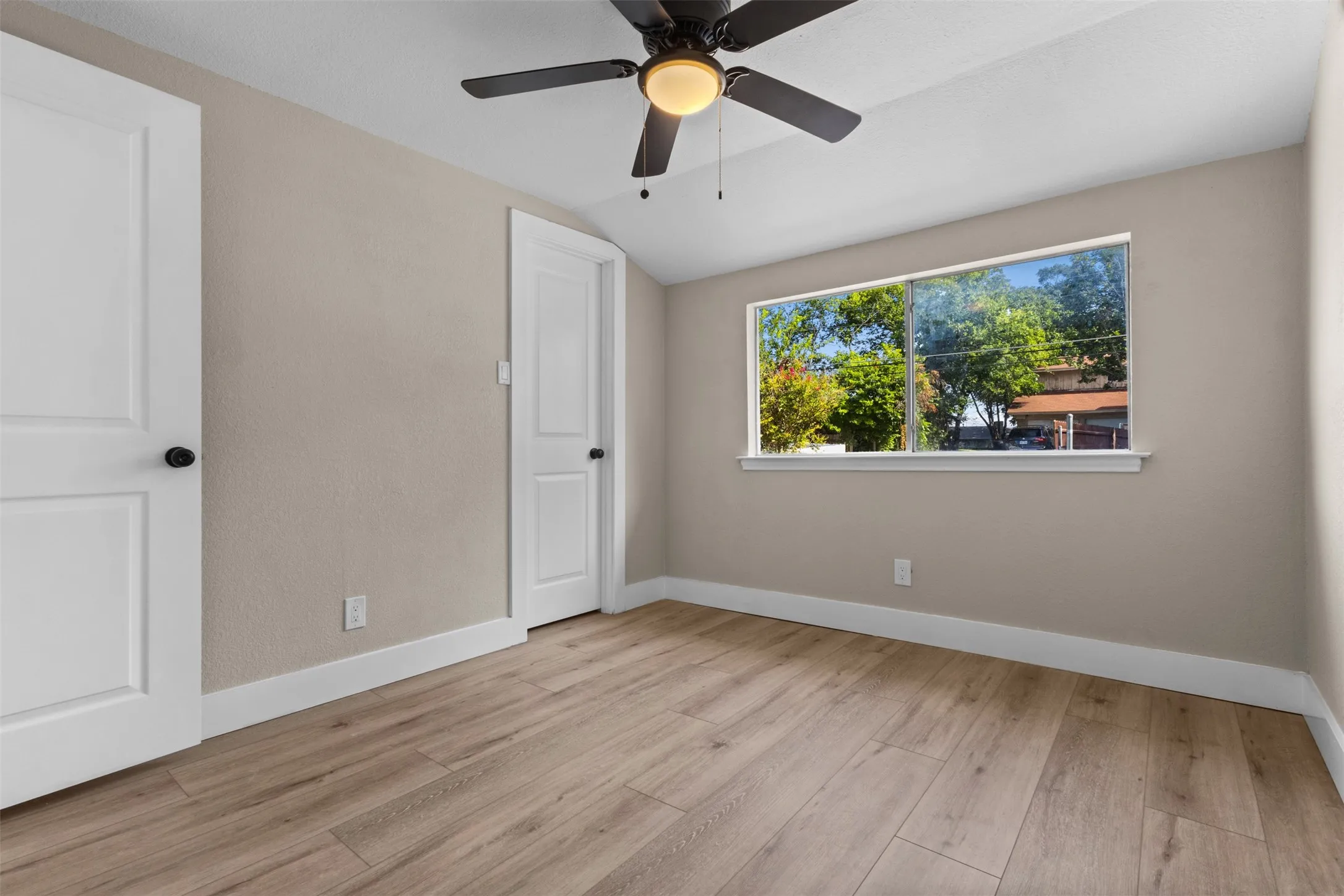 Single Family Residence For Sale in Dallas County , 1631 Windchime Drive, Dallas, Texas 75224, 4 Bedroom, 3 Bathroom, 2 Garage spaces, 1,986 Sqft, built in 1968, mls#21321623, Real Estate Agent in Dallas, Homes For Sale in Dallas county, Homes For Sale in Dallas, Realtor in Dallas Texas, Real Estate Brokerage Independent Realty Texas, Luminita Cordes Realtor