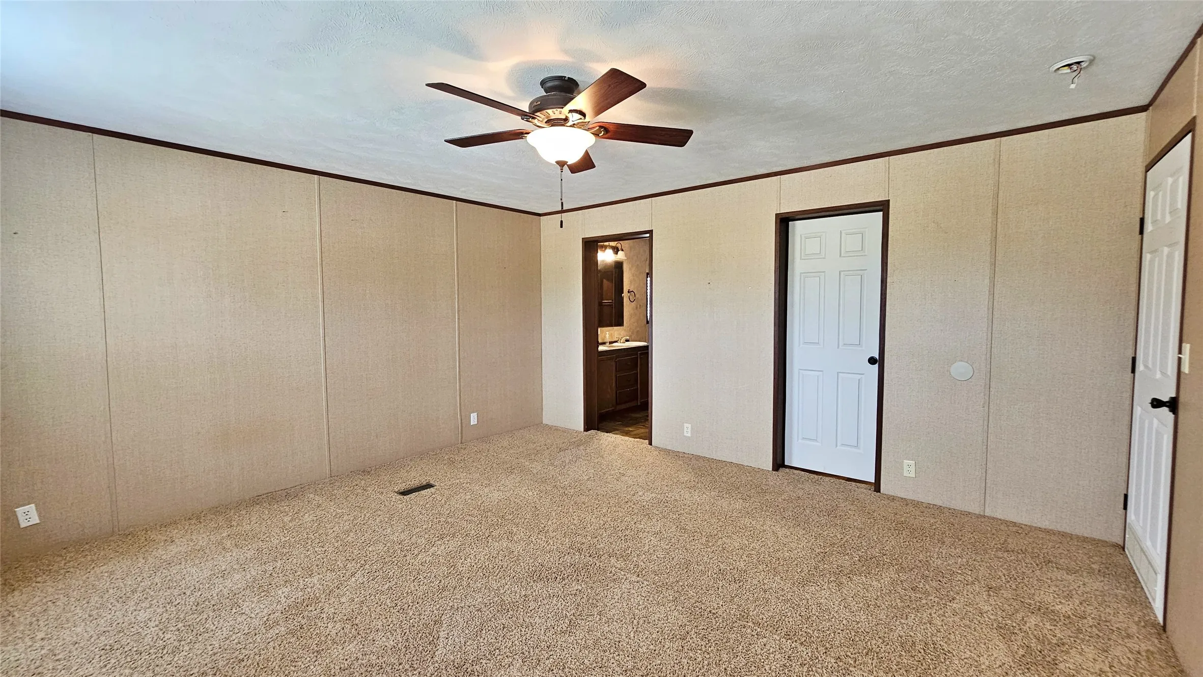 Farm For Sale in Hopkins County , 6818 Texas Highway 11 E, Sulphur Springs, Texas 75482, 4 Bedroom, 3 Bathroom, Garage spaces, 2,300 Sqft, built in 2013, mls#21321589, Real Estate Agent in Sulphur Springs, Homes For Sale in Hopkins county, Homes For Sale in Sulphur Springs, Realtor in Sulphur Springs Texas, Real Estate Brokerage Independent Realty Texas, Luminita Cordes Realtor