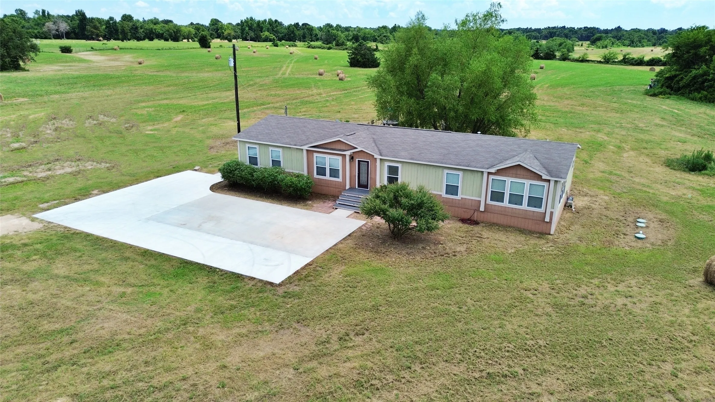 Farm For Sale in Hopkins County , 6818 Texas Highway 11 E, Sulphur Springs, Texas 75482, 4 Bedroom, 3 Bathroom, Garage spaces, 2,300 Sqft, built in 2013, mls#21321589, Real Estate Agent in Sulphur Springs, Homes For Sale in Hopkins county, Homes For Sale in Sulphur Springs, Realtor in Sulphur Springs Texas, Real Estate Brokerage Independent Realty Texas, Luminita Cordes Realtor