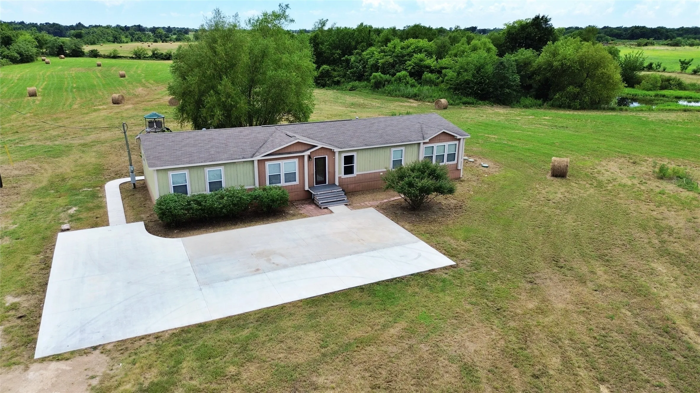 Farm For Sale in Hopkins County , 6818 Texas Highway 11 E, Sulphur Springs, Texas 75482, 4 Bedroom, 3 Bathroom, Garage spaces, 2,300 Sqft, built in 2013, mls#21321589, Real Estate Agent in Sulphur Springs, Homes For Sale in Hopkins county, Homes For Sale in Sulphur Springs, Realtor in Sulphur Springs Texas, Real Estate Brokerage Independent Realty Texas, Luminita Cordes Realtor