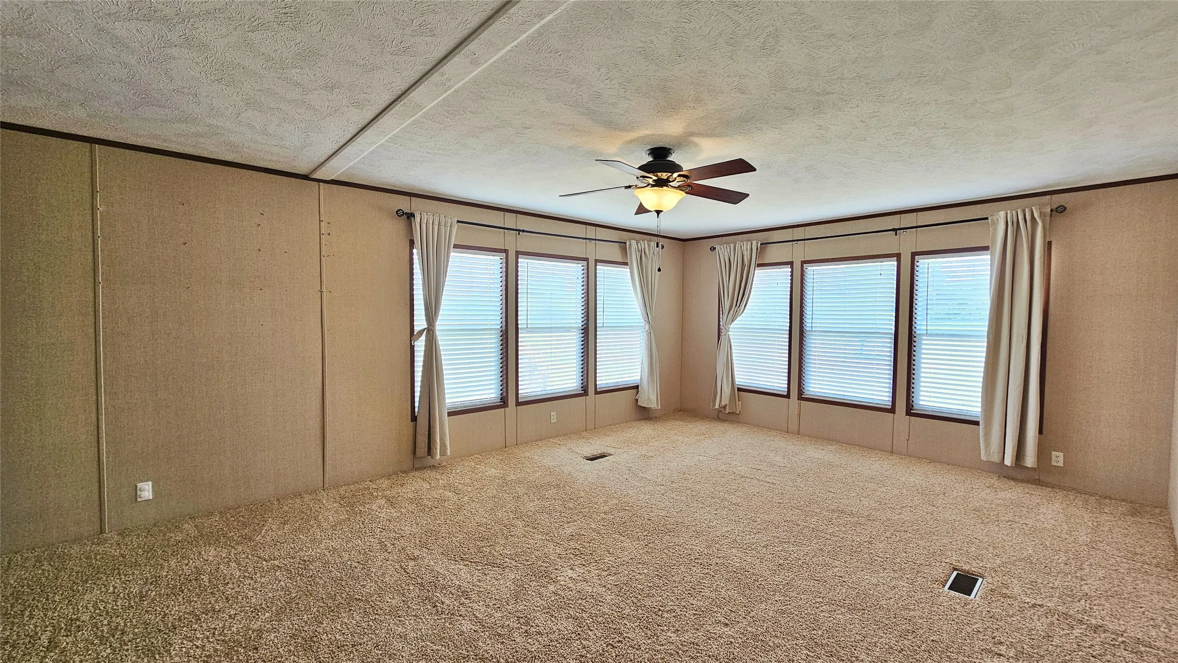 Farm For Sale in Hopkins County , 6818 Texas Highway 11 E, Sulphur Springs, Texas 75482, 4 Bedroom, 3 Bathroom, Garage spaces, 2,300 Sqft, built in 2013, mls#21321589, Real Estate Agent in Sulphur Springs, Homes For Sale in Hopkins county, Homes For Sale in Sulphur Springs, Realtor in Sulphur Springs Texas, Real Estate Brokerage Independent Realty Texas, Luminita Cordes Realtor