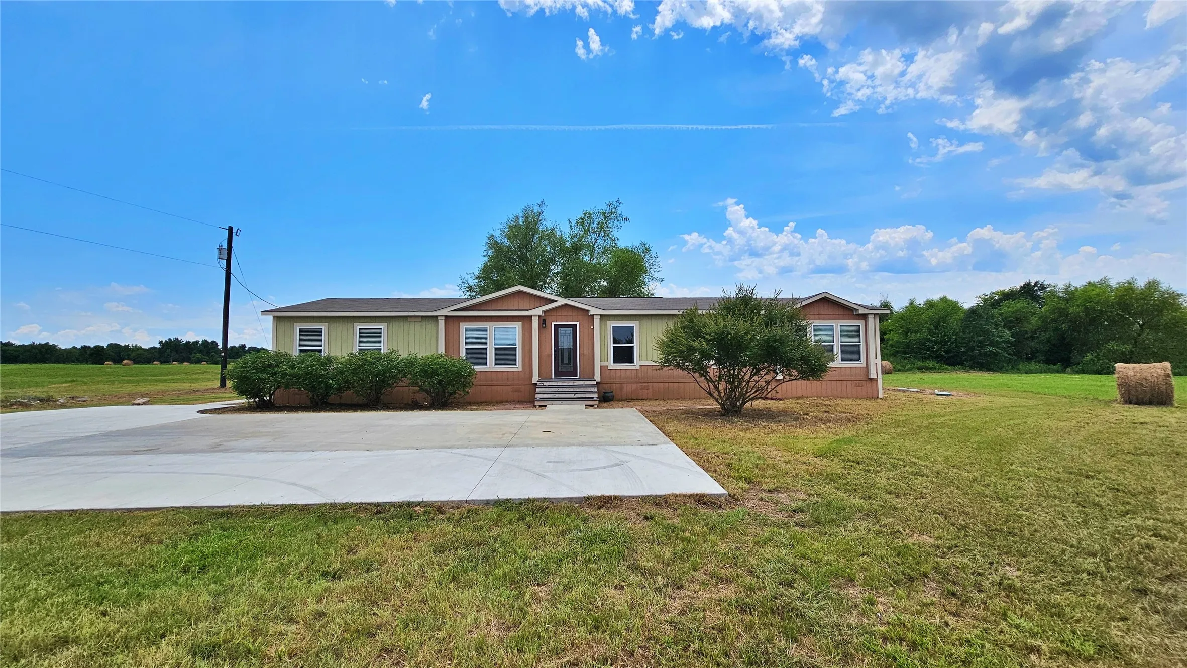 Farm For Sale in Hopkins County , 6818 Texas Highway 11 E, Sulphur Springs, Texas 75482, 4 Bedroom, 3 Bathroom, Garage spaces, 2,300 Sqft, built in 2013, mls#21321589, Real Estate Agent in Sulphur Springs, Homes For Sale in Hopkins county, Homes For Sale in Sulphur Springs, Realtor in Sulphur Springs Texas, Real Estate Brokerage Independent Realty Texas, Luminita Cordes Realtor
