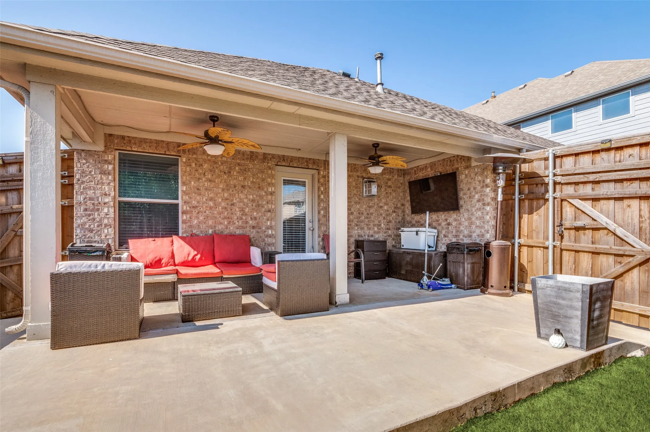 Single Family Residence For Sale in Dallas County , 437 Castle Street, De Soto, Texas 75115, 3 Bedroom, 2 Bathroom, 2 Garage spaces, 1,941 Sqft, built in 2008, mls#21321895, Real Estate Agent in De Soto, Homes For Sale in Dallas county, Homes For Sale in De Soto, Realtor in De Soto Texas, Real Estate Brokerage Independent Realty Texas, Luminita Cordes Realtor