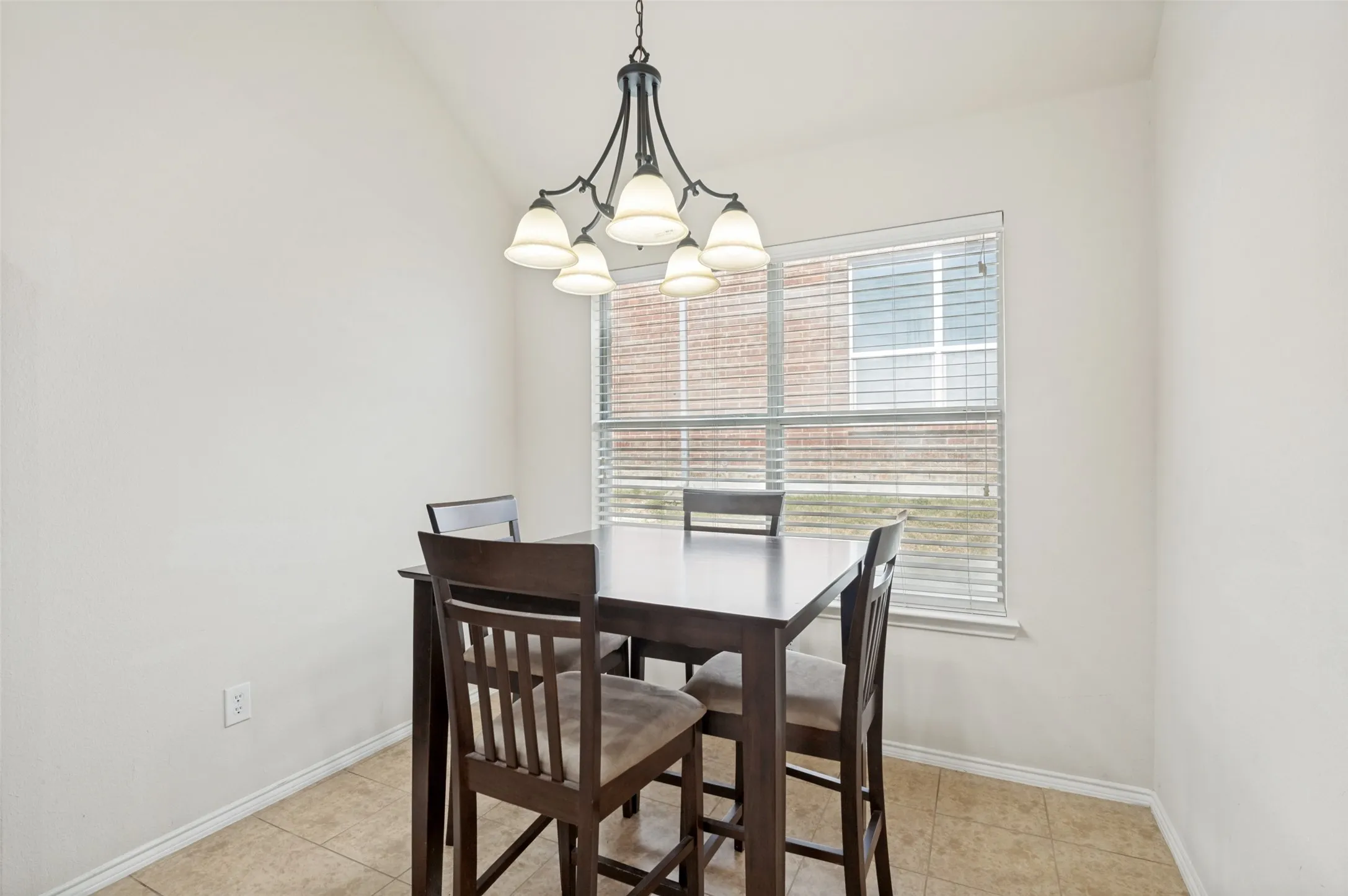 Single Family Residence For Sale in Dallas County , 437 Castle Street, De Soto, Texas 75115, 3 Bedroom, 2 Bathroom, 2 Garage spaces, 1,941 Sqft, built in 2008, mls#21321895, Real Estate Agent in De Soto, Homes For Sale in Dallas county, Homes For Sale in De Soto, Realtor in De Soto Texas, Real Estate Brokerage Independent Realty Texas, Luminita Cordes Realtor