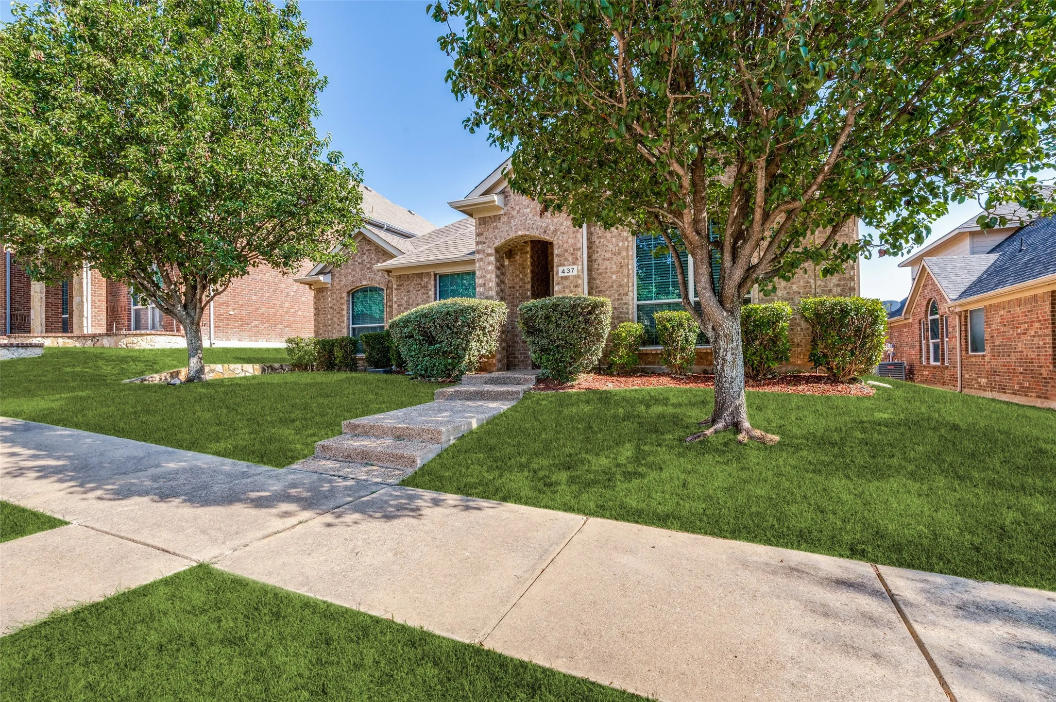 Single Family Residence For Sale in Dallas County , 437 Castle Street, De Soto, Texas 75115, 3 Bedroom, 2 Bathroom, 2 Garage spaces, 1,941 Sqft, built in 2008, mls#21321895, Real Estate Agent in De Soto, Homes For Sale in Dallas county, Homes For Sale in De Soto, Realtor in De Soto Texas, Real Estate Brokerage Independent Realty Texas, Luminita Cordes Realtor