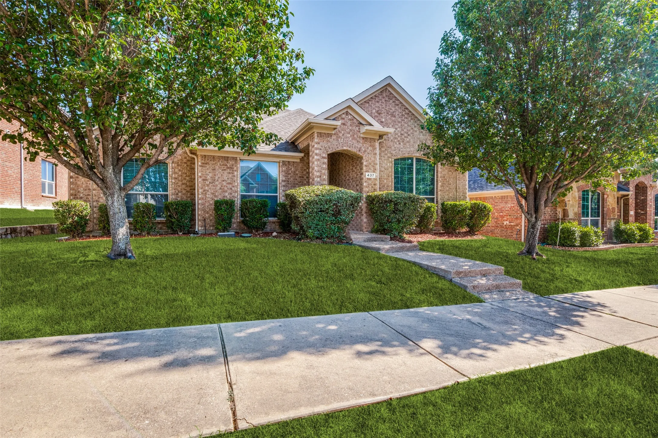 Single Family Residence For Sale in Dallas County , 437 Castle Street, De Soto, Texas 75115, 3 Bedroom, 2 Bathroom, 2 Garage spaces, 1,941 Sqft, built in 2008, mls#21321895, Real Estate Agent in De Soto, Homes For Sale in Dallas county, Homes For Sale in De Soto, Realtor in De Soto Texas, Real Estate Brokerage Independent Realty Texas, Luminita Cordes Realtor