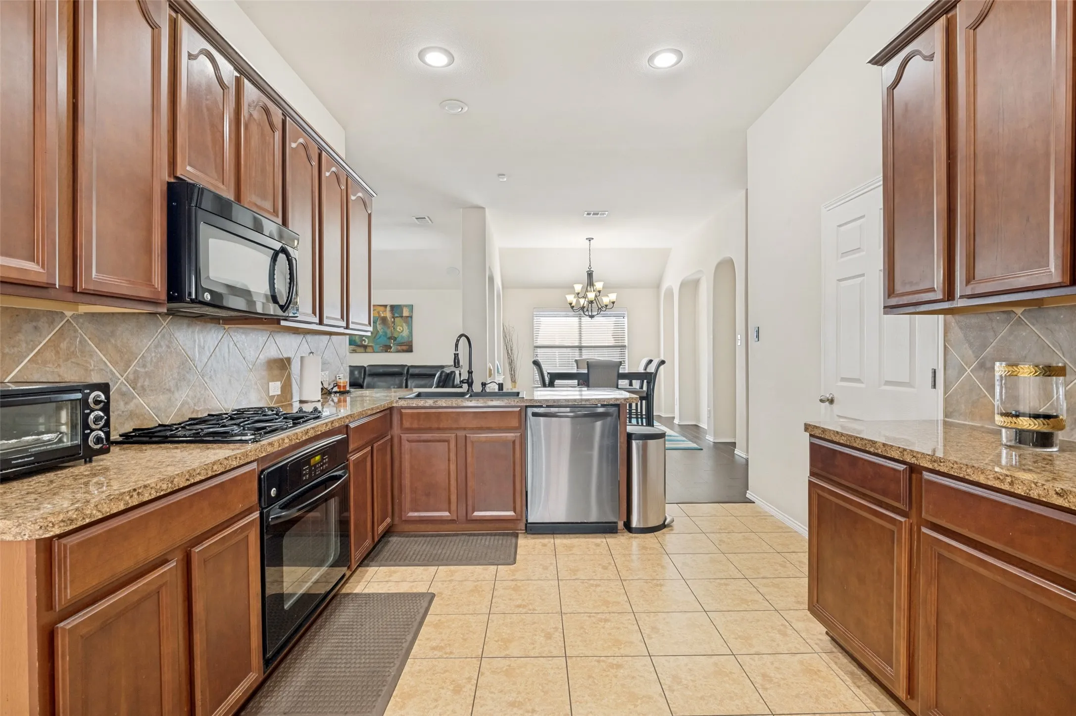 Single Family Residence For Sale in Dallas County , 437 Castle Street, De Soto, Texas 75115, 3 Bedroom, 2 Bathroom, 2 Garage spaces, 1,941 Sqft, built in 2008, mls#21321895, Real Estate Agent in De Soto, Homes For Sale in Dallas county, Homes For Sale in De Soto, Realtor in De Soto Texas, Real Estate Brokerage Independent Realty Texas, Luminita Cordes Realtor