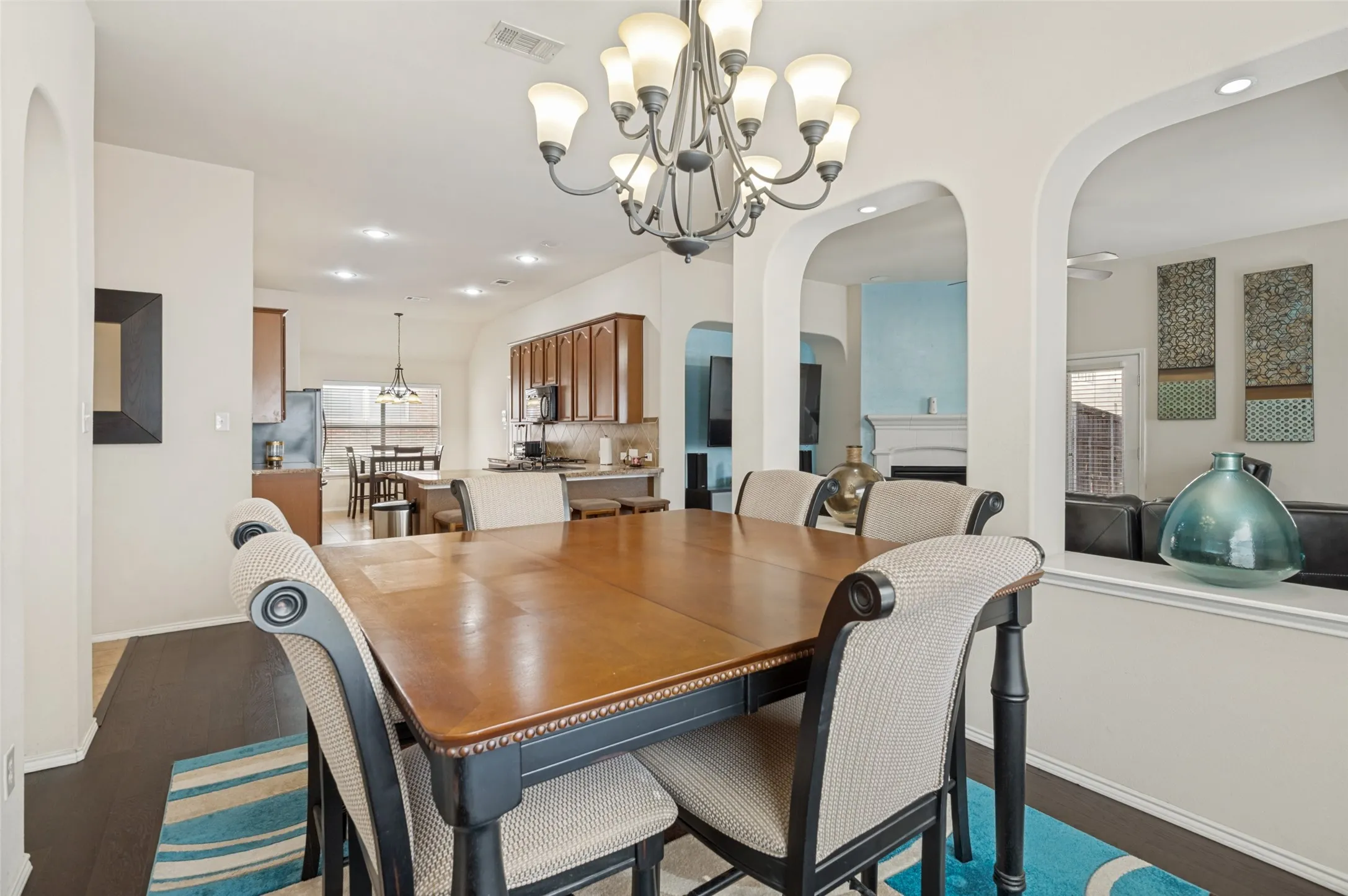 Single Family Residence For Sale in Dallas County , 437 Castle Street, De Soto, Texas 75115, 3 Bedroom, 2 Bathroom, 2 Garage spaces, 1,941 Sqft, built in 2008, mls#21321895, Real Estate Agent in De Soto, Homes For Sale in Dallas county, Homes For Sale in De Soto, Realtor in De Soto Texas, Real Estate Brokerage Independent Realty Texas, Luminita Cordes Realtor