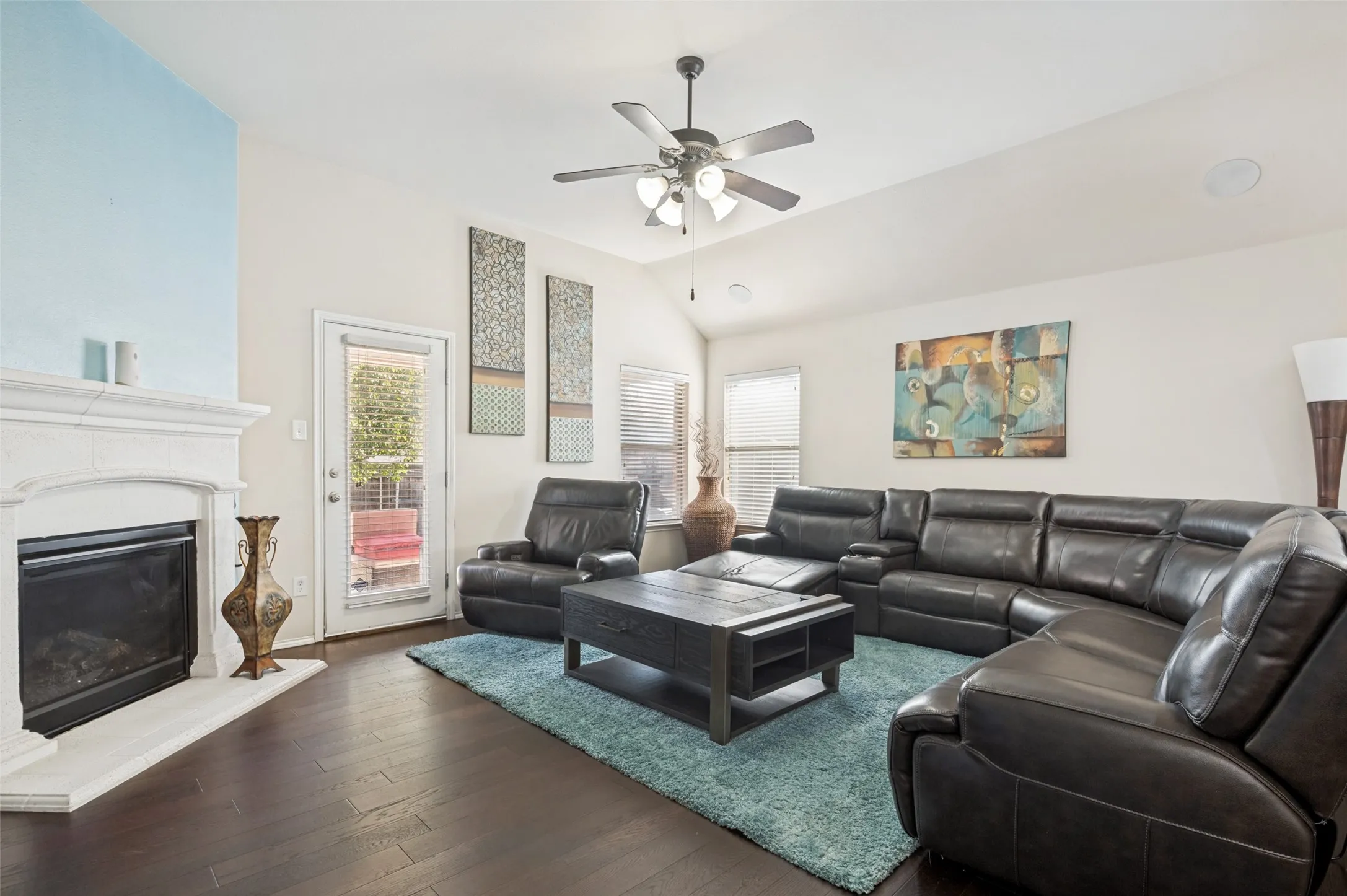 Single Family Residence For Sale in Dallas County , 437 Castle Street, De Soto, Texas 75115, 3 Bedroom, 2 Bathroom, 2 Garage spaces, 1,941 Sqft, built in 2008, mls#21321895, Real Estate Agent in De Soto, Homes For Sale in Dallas county, Homes For Sale in De Soto, Realtor in De Soto Texas, Real Estate Brokerage Independent Realty Texas, Luminita Cordes Realtor