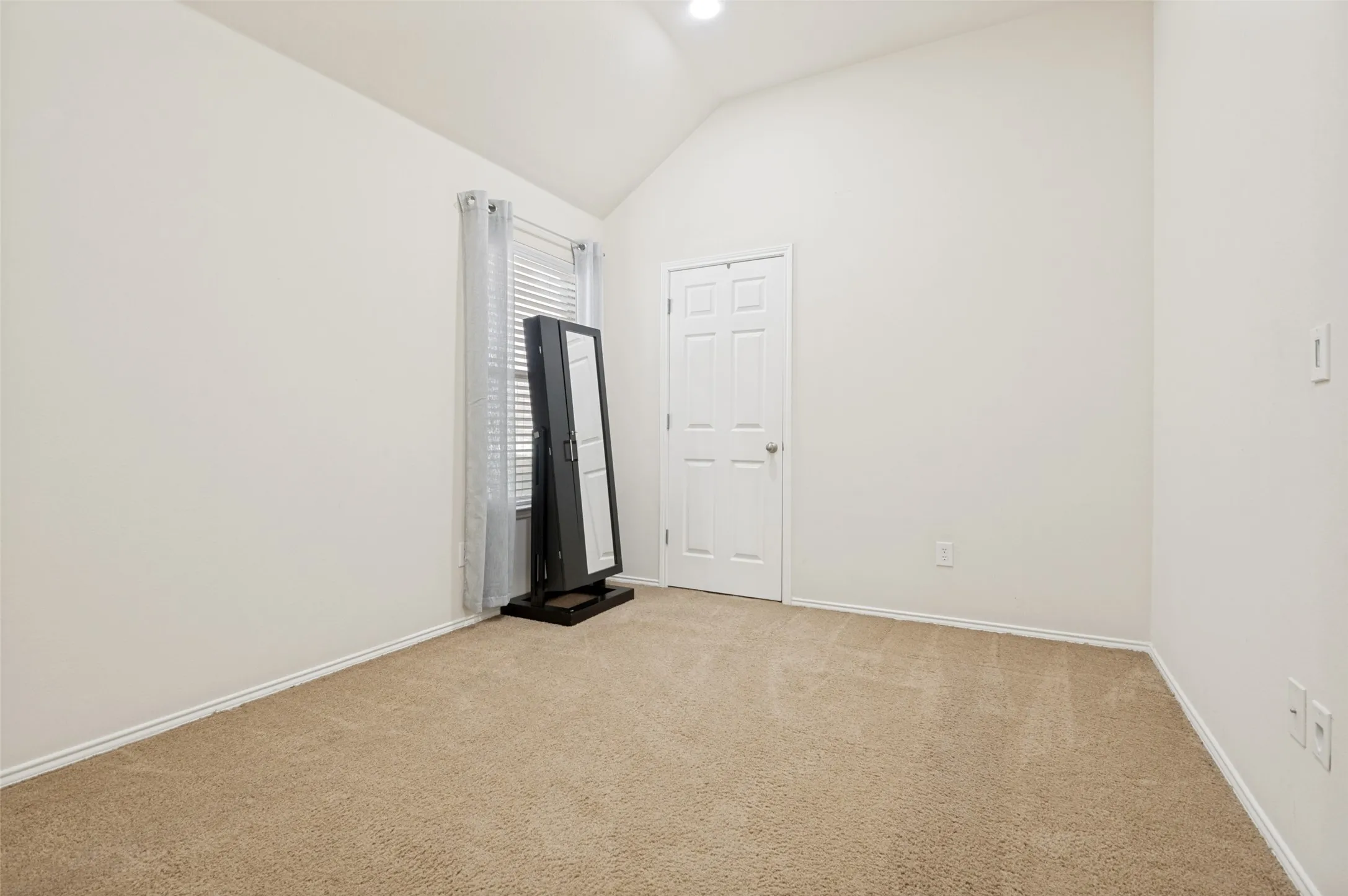 Single Family Residence For Sale in Dallas County , 437 Castle Street, De Soto, Texas 75115, 3 Bedroom, 2 Bathroom, 2 Garage spaces, 1,941 Sqft, built in 2008, mls#21321895, Real Estate Agent in De Soto, Homes For Sale in Dallas county, Homes For Sale in De Soto, Realtor in De Soto Texas, Real Estate Brokerage Independent Realty Texas, Luminita Cordes Realtor