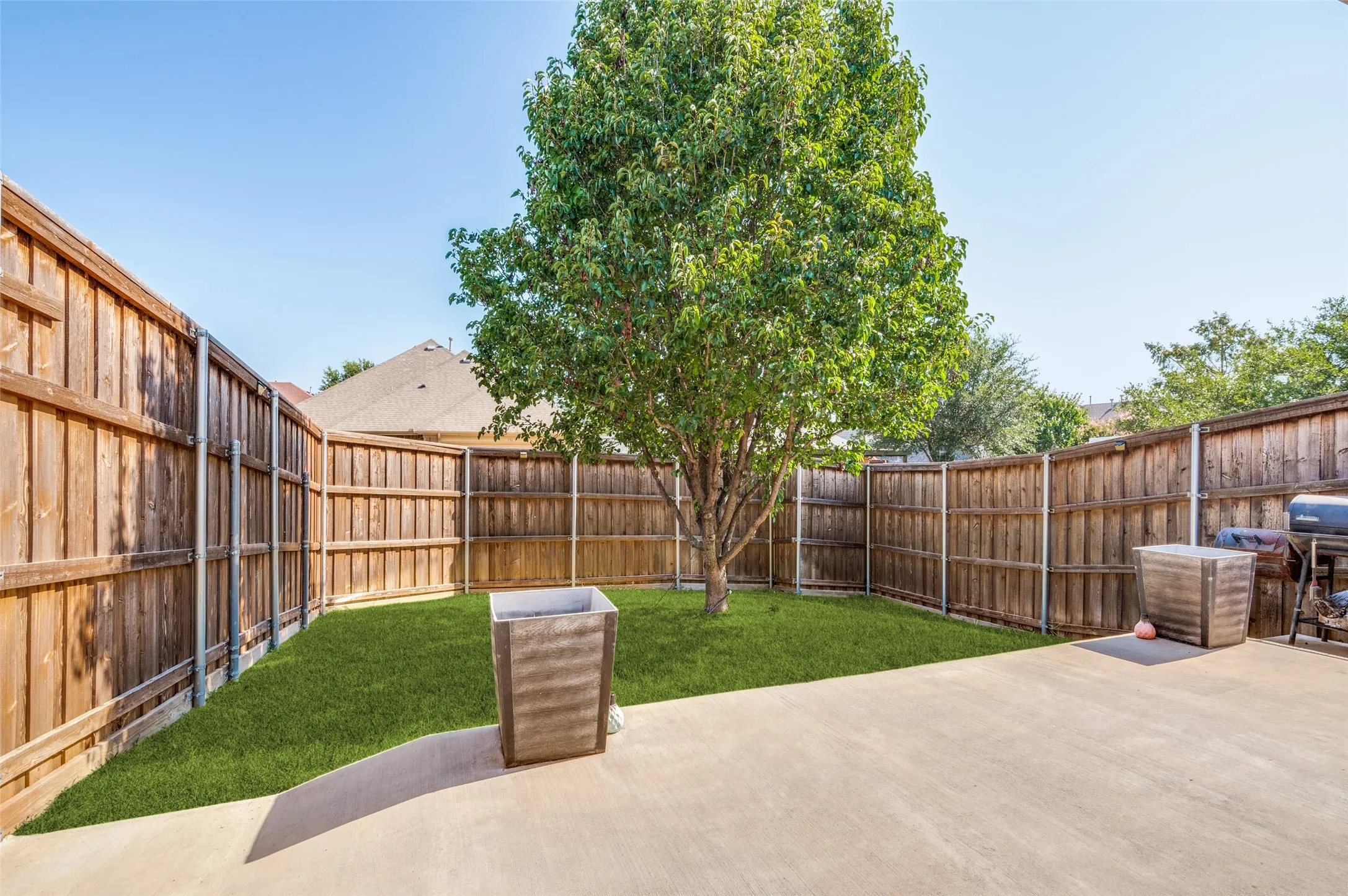 Single Family Residence For Sale in Dallas County , 437 Castle Street, De Soto, Texas 75115, 3 Bedroom, 2 Bathroom, 2 Garage spaces, 1,941 Sqft, built in 2008, mls#21321895, Real Estate Agent in De Soto, Homes For Sale in Dallas county, Homes For Sale in De Soto, Realtor in De Soto Texas, Real Estate Brokerage Independent Realty Texas, Luminita Cordes Realtor